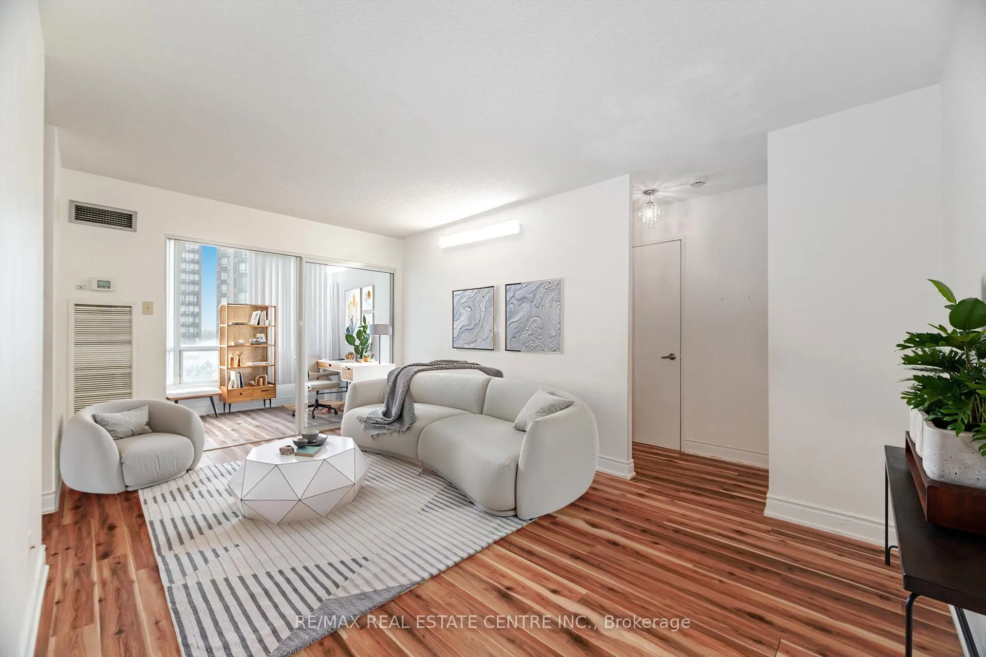 115 Hillcrest Avenue, #811