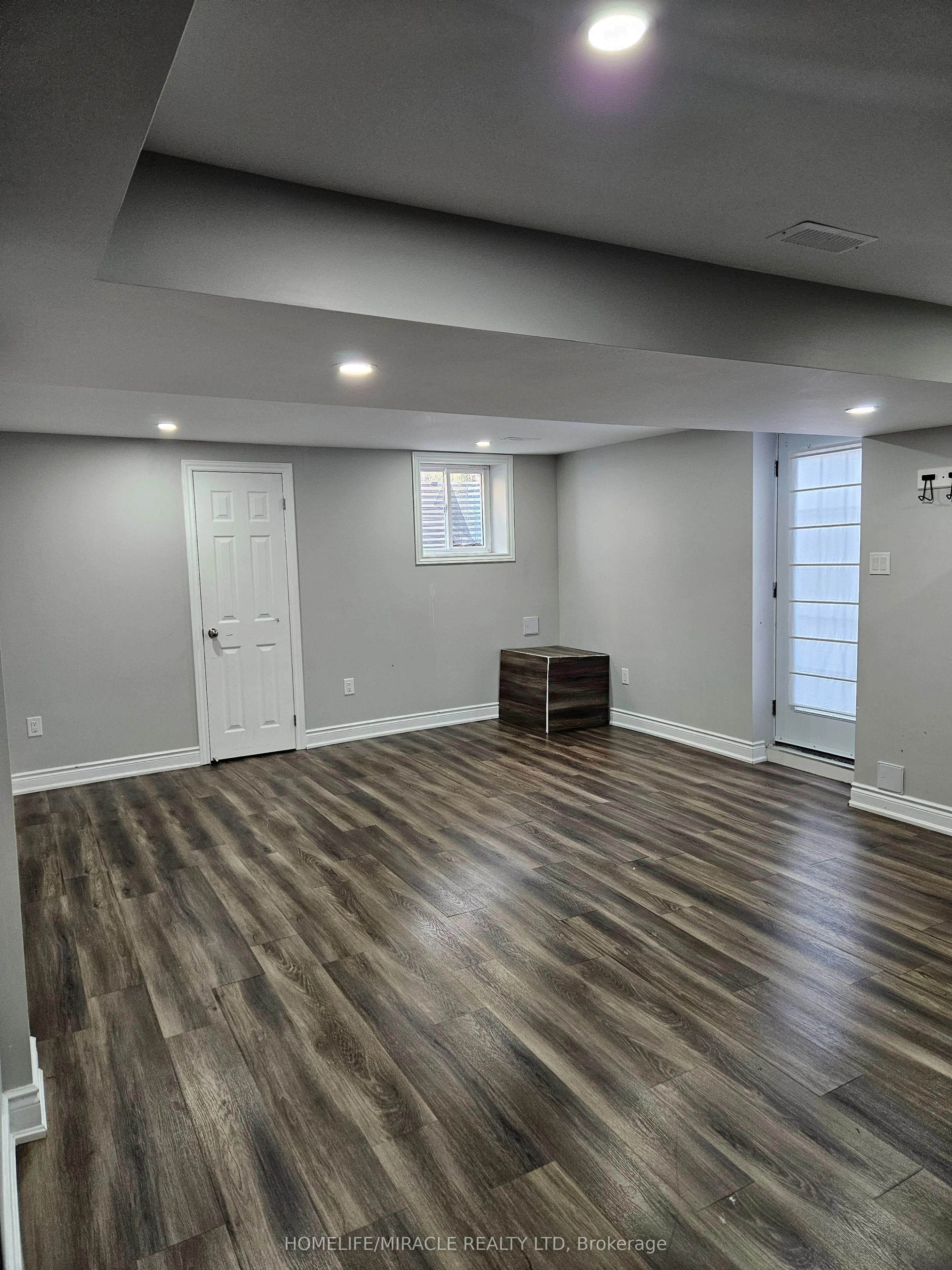 35 Nottingham Crescent, #( Basement )