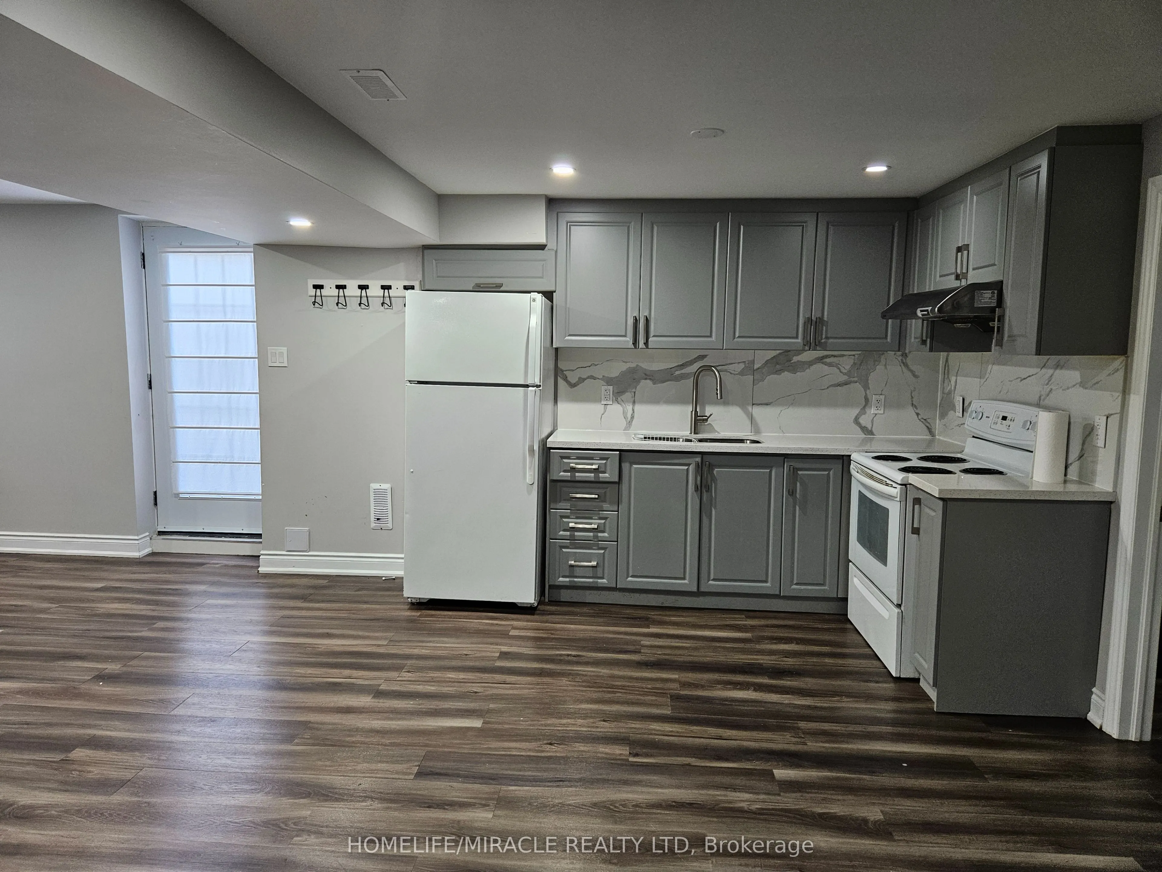35 Nottingham Crescent, #( Basement )