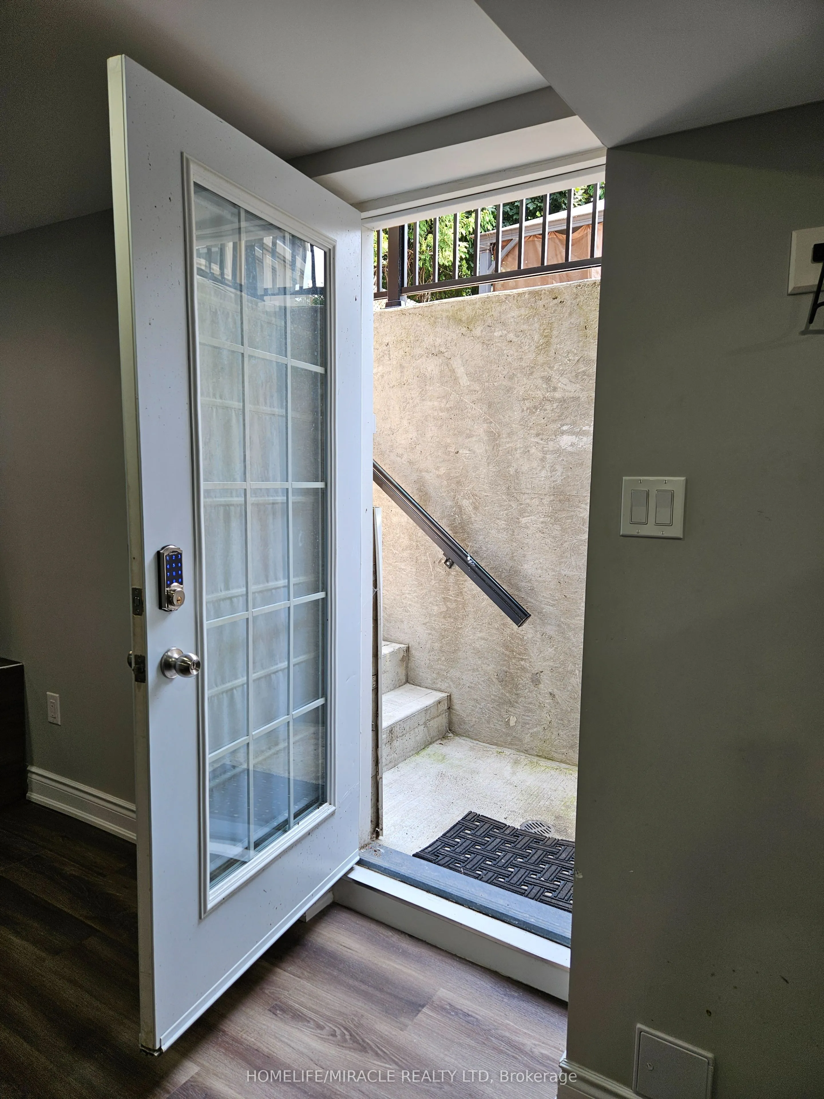 35 Nottingham Crescent, #( Basement )