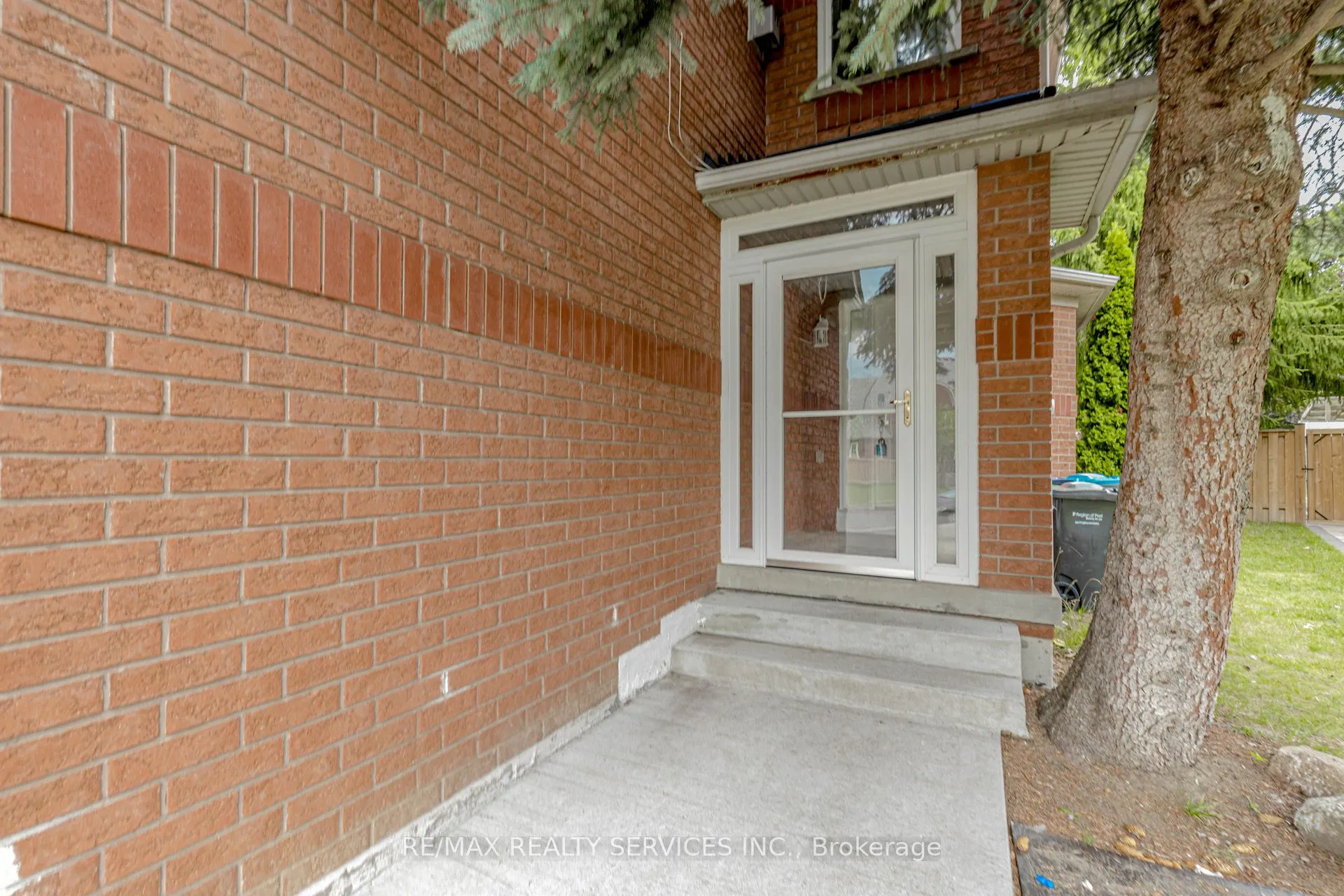 32 Pressed Brick Drive