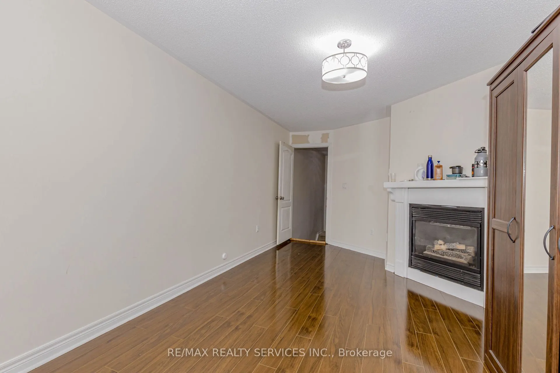 32 Pressed Brick Drive