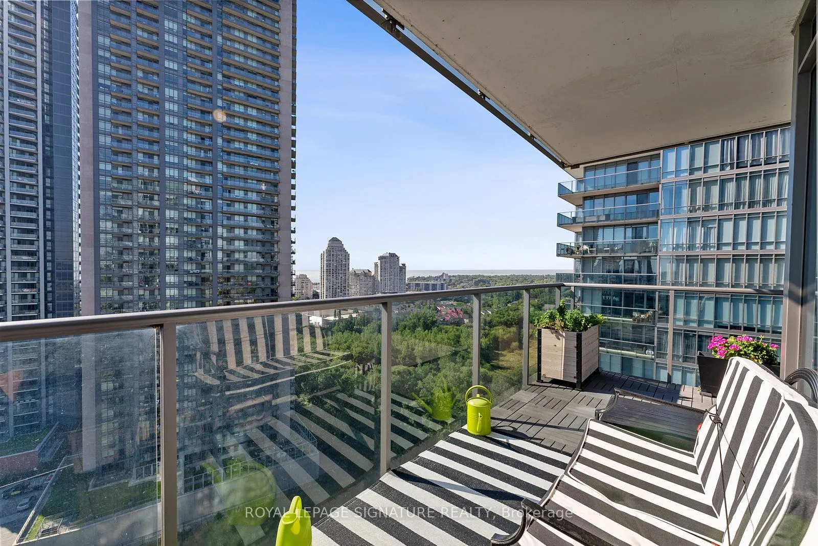 90 Park Lawn Road, #2005
