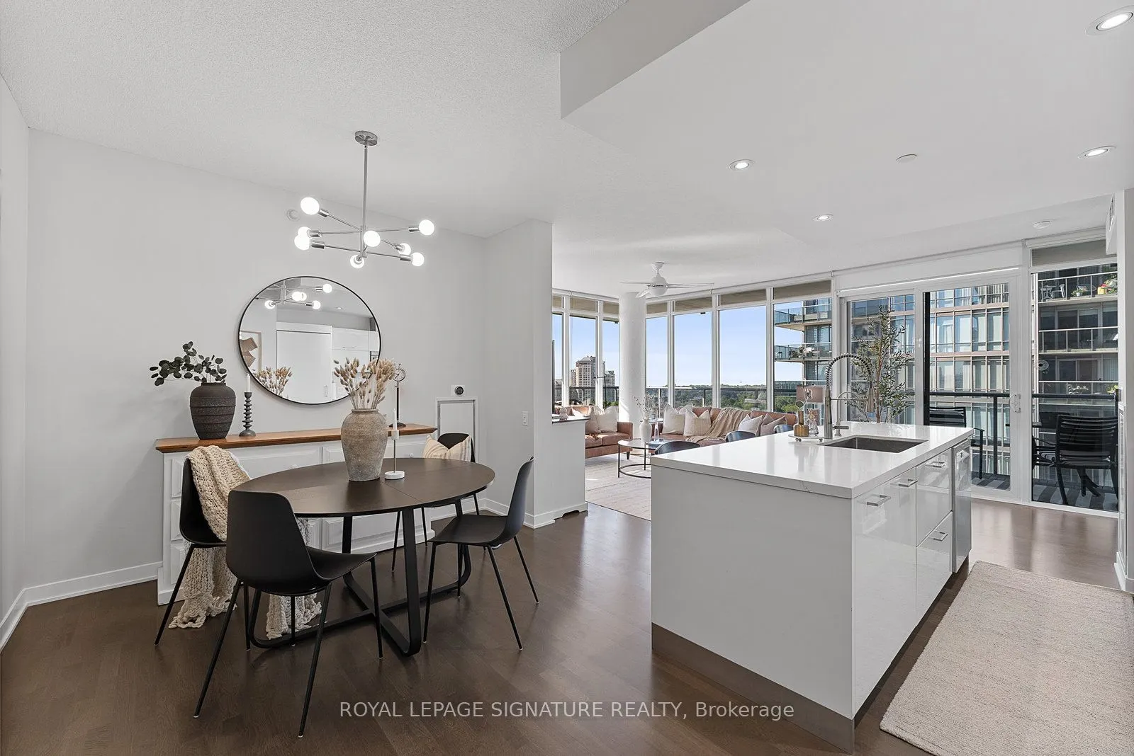 90 Park Lawn Road, #2005