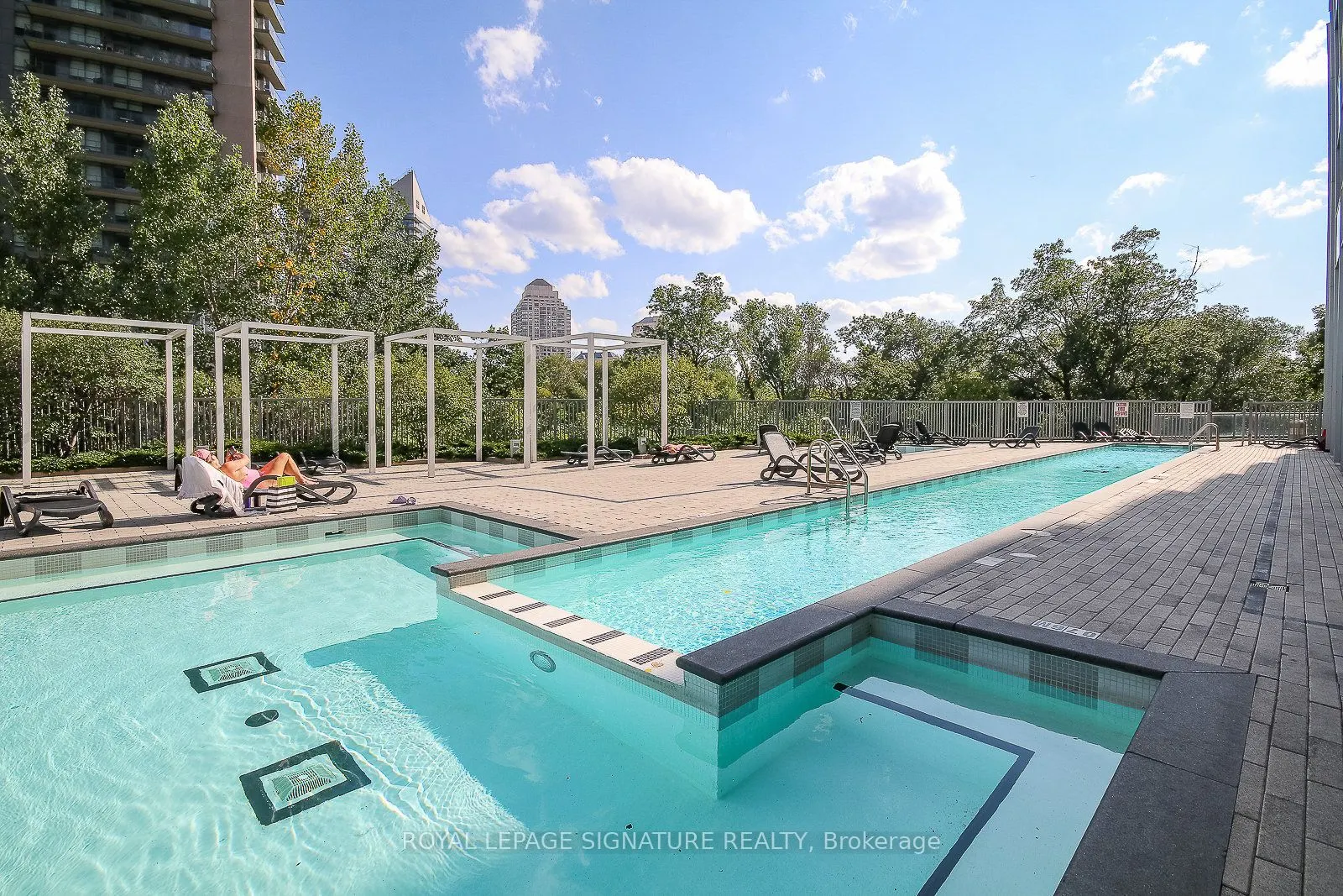 90 Park Lawn Road, #2005