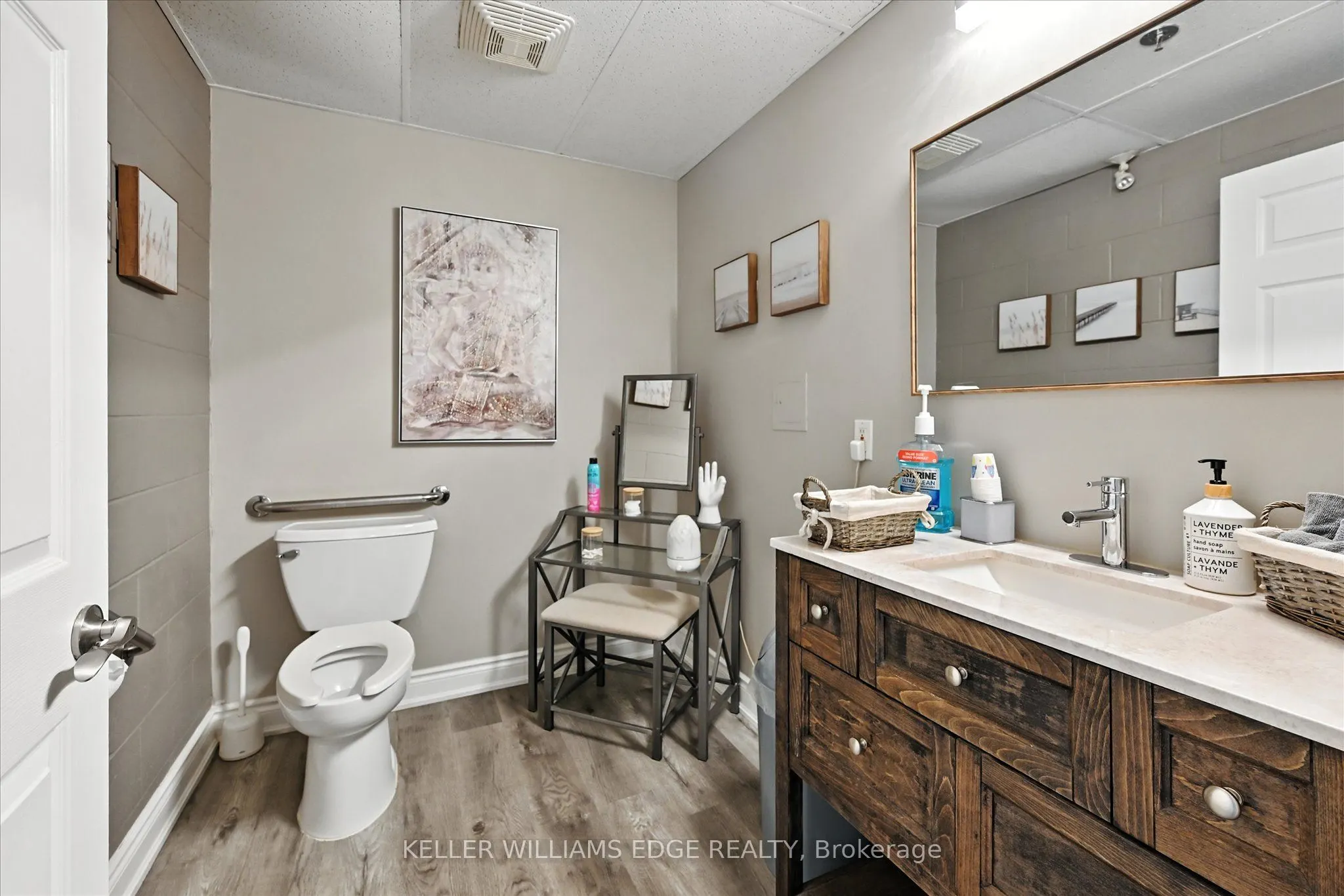 478 Dundas Street W, #16