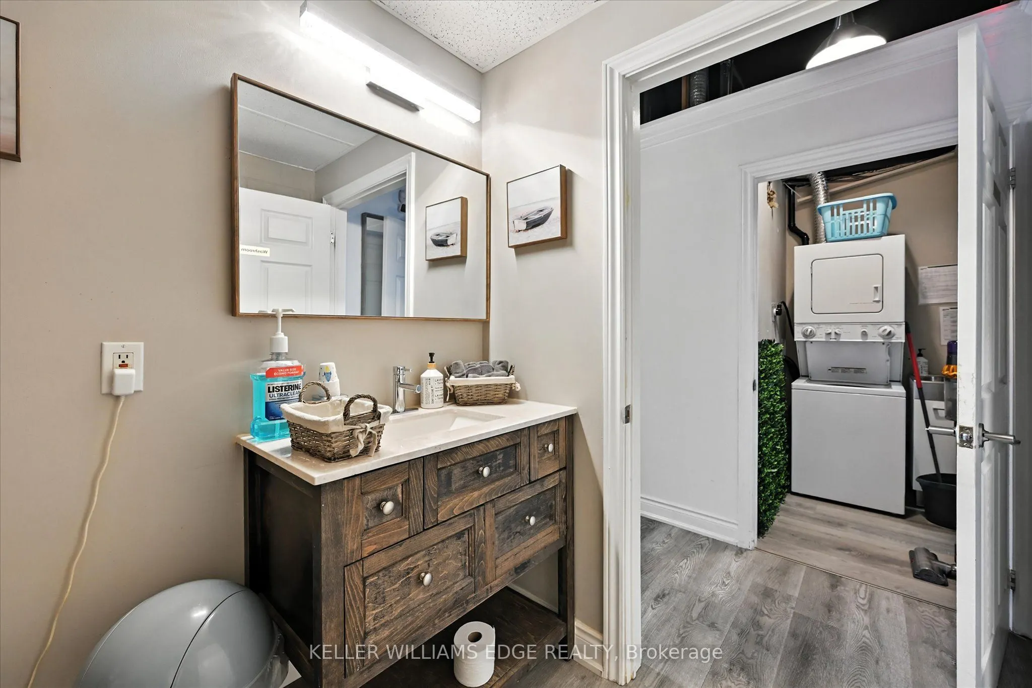 478 Dundas Street W, #16