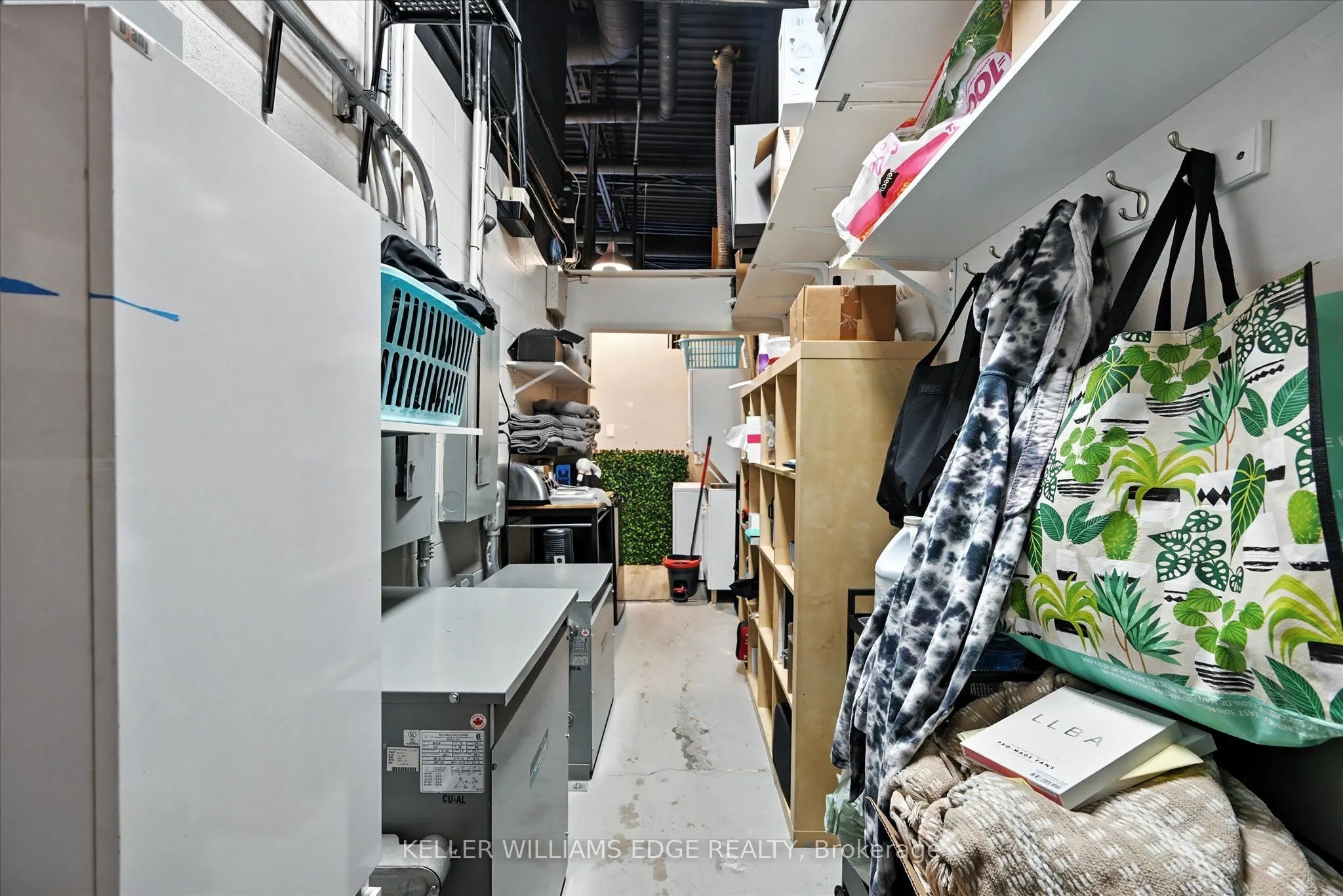 478 Dundas Street W, #16
