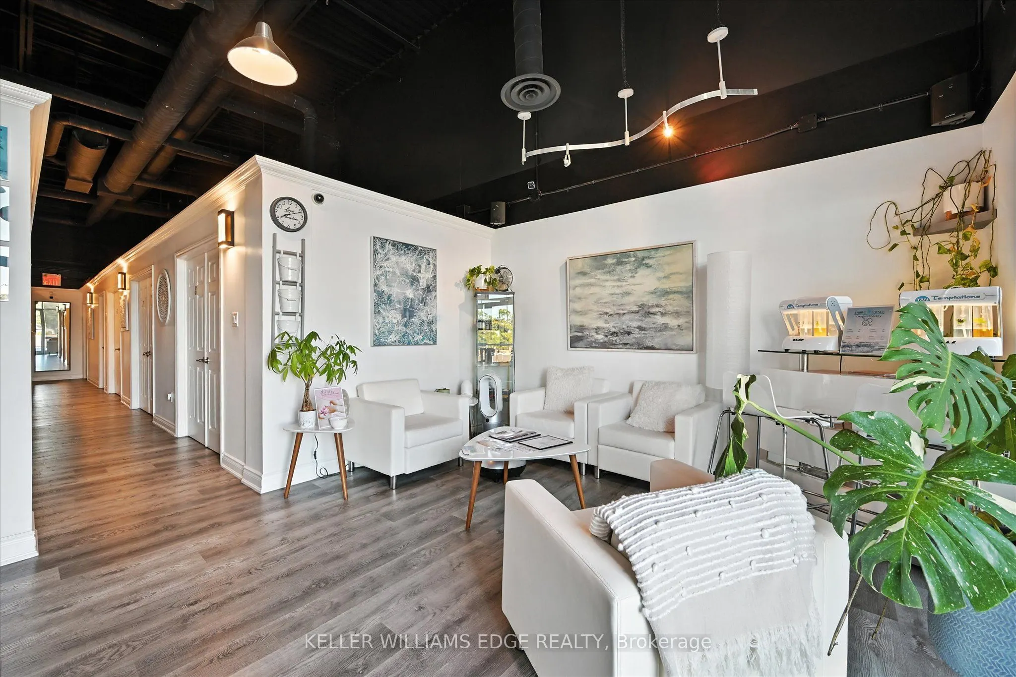 478 Dundas Street W, #16