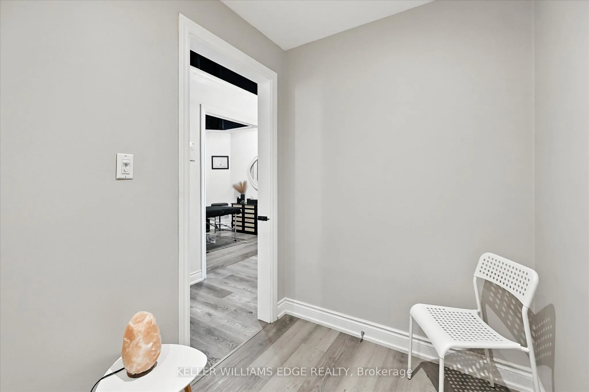 478 Dundas Street W, #16