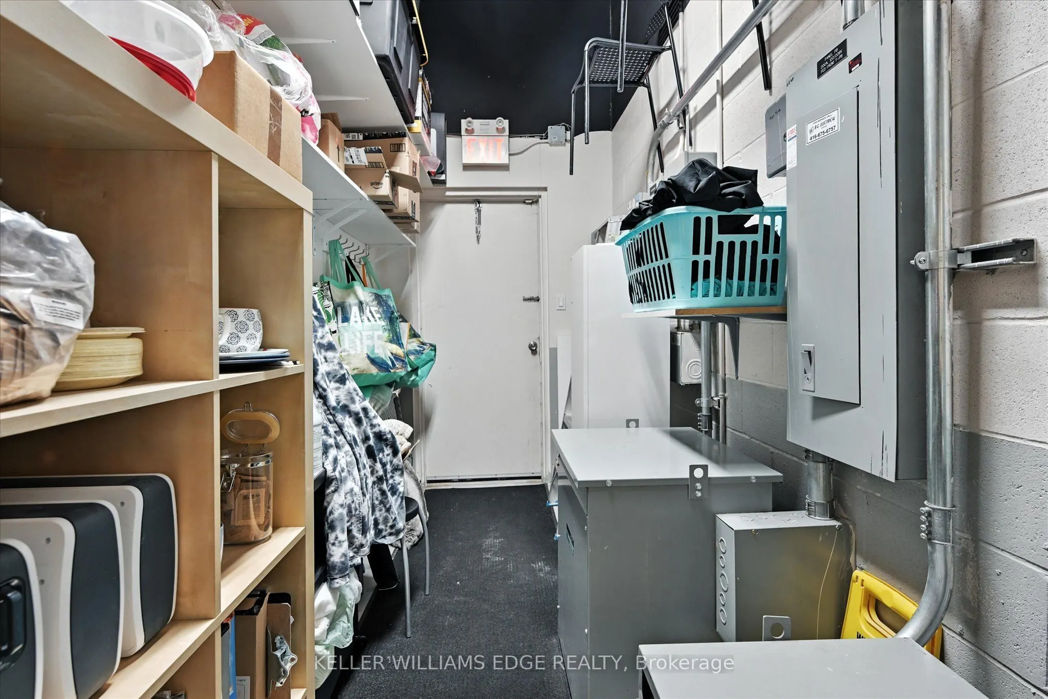 478 Dundas Street W, #16