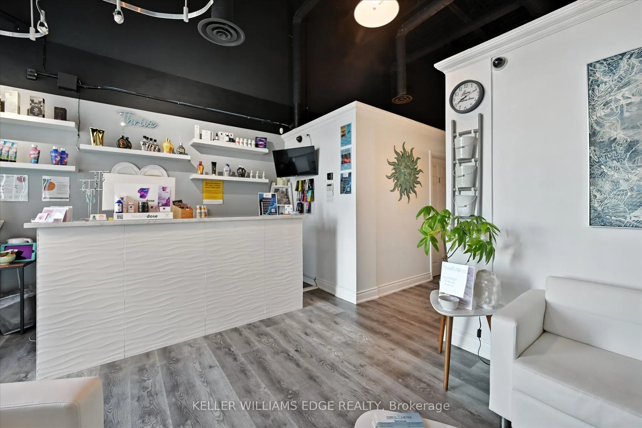 478 Dundas Street W, #16