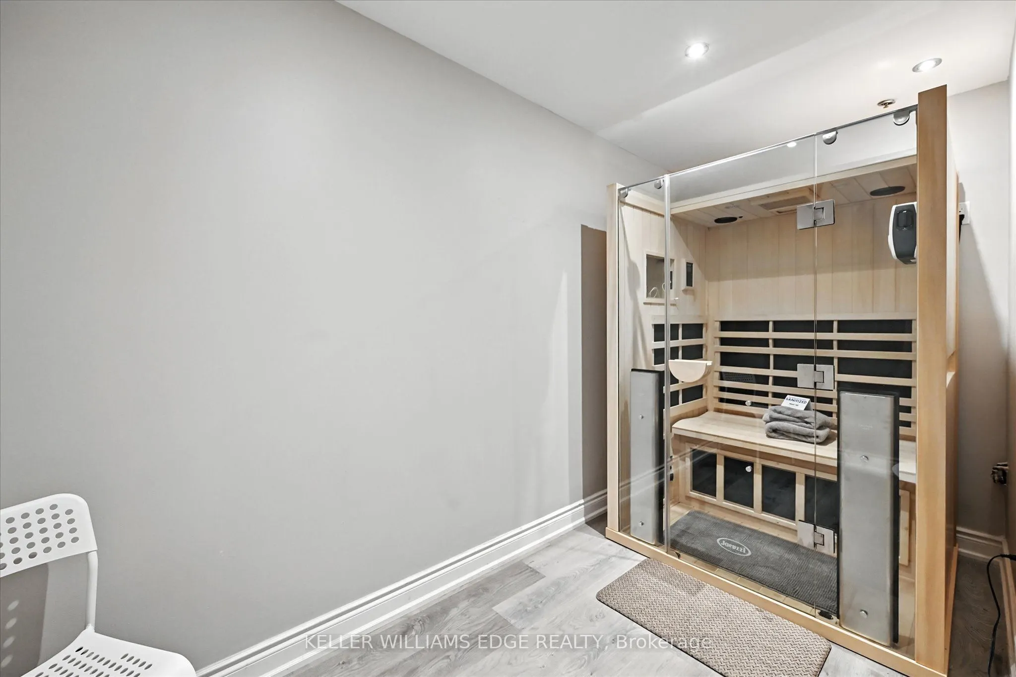 478 Dundas Street W, #16