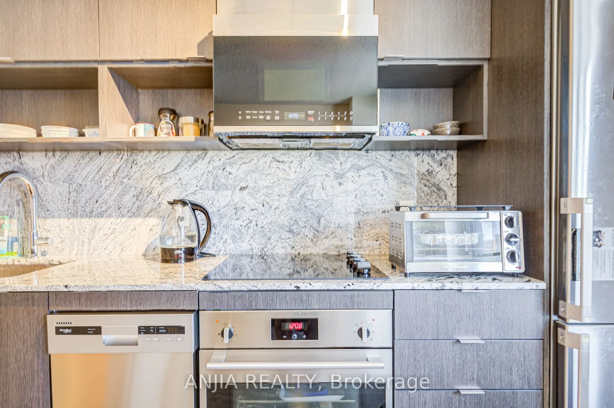 9 Mabelle Avenue, #1526
