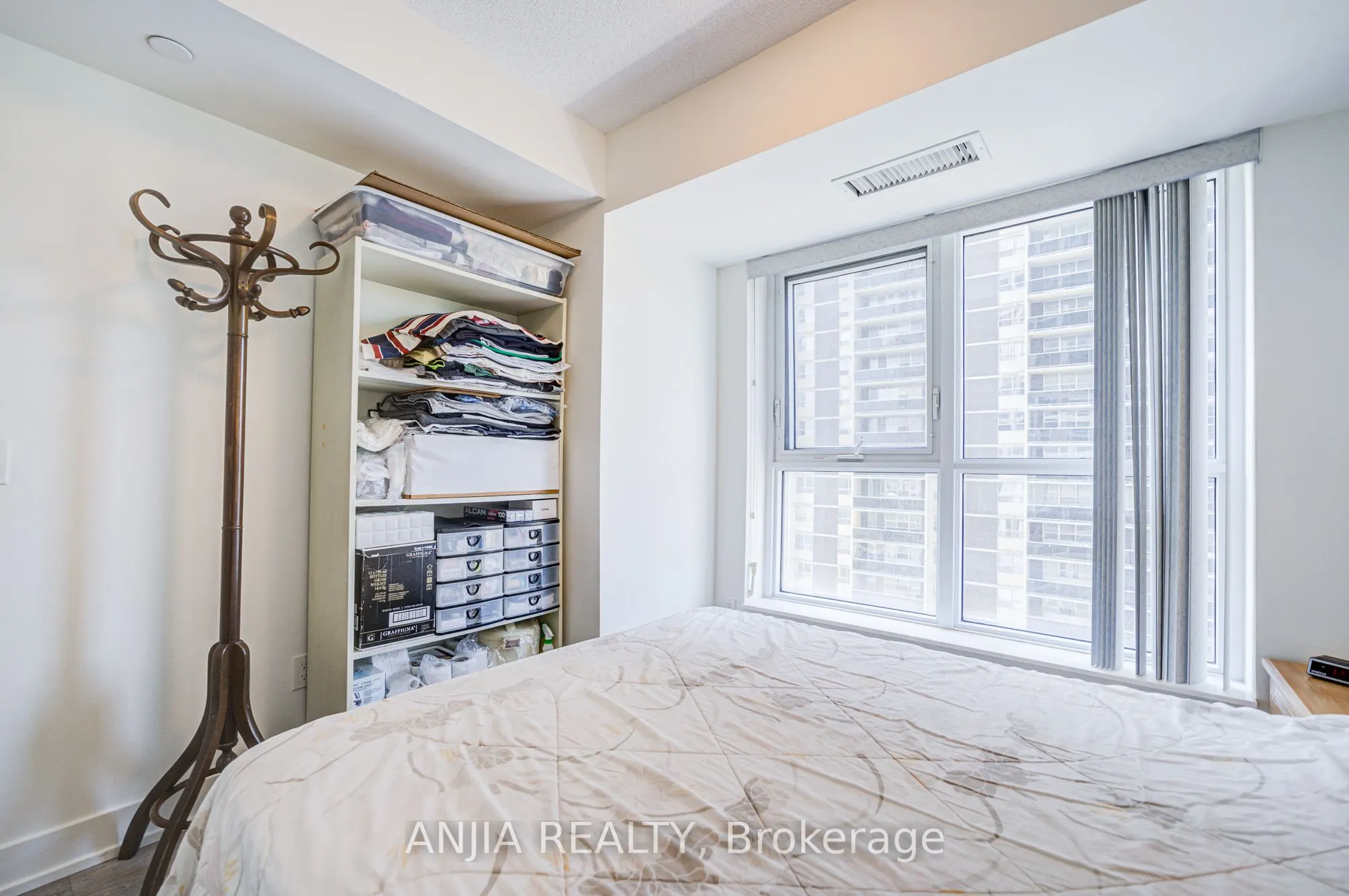 9 Mabelle Avenue, #1526