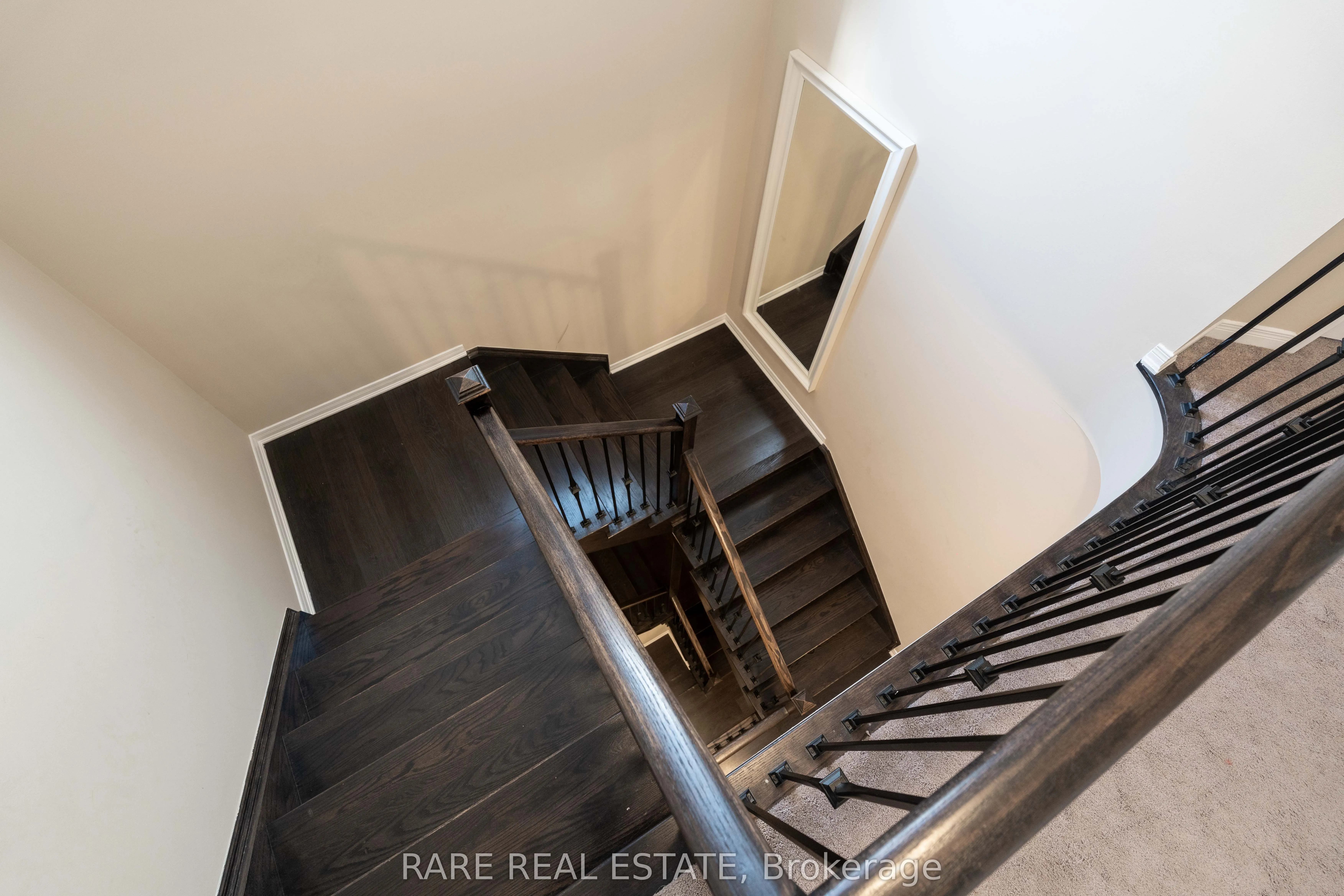 8 Lowes Hill Circle