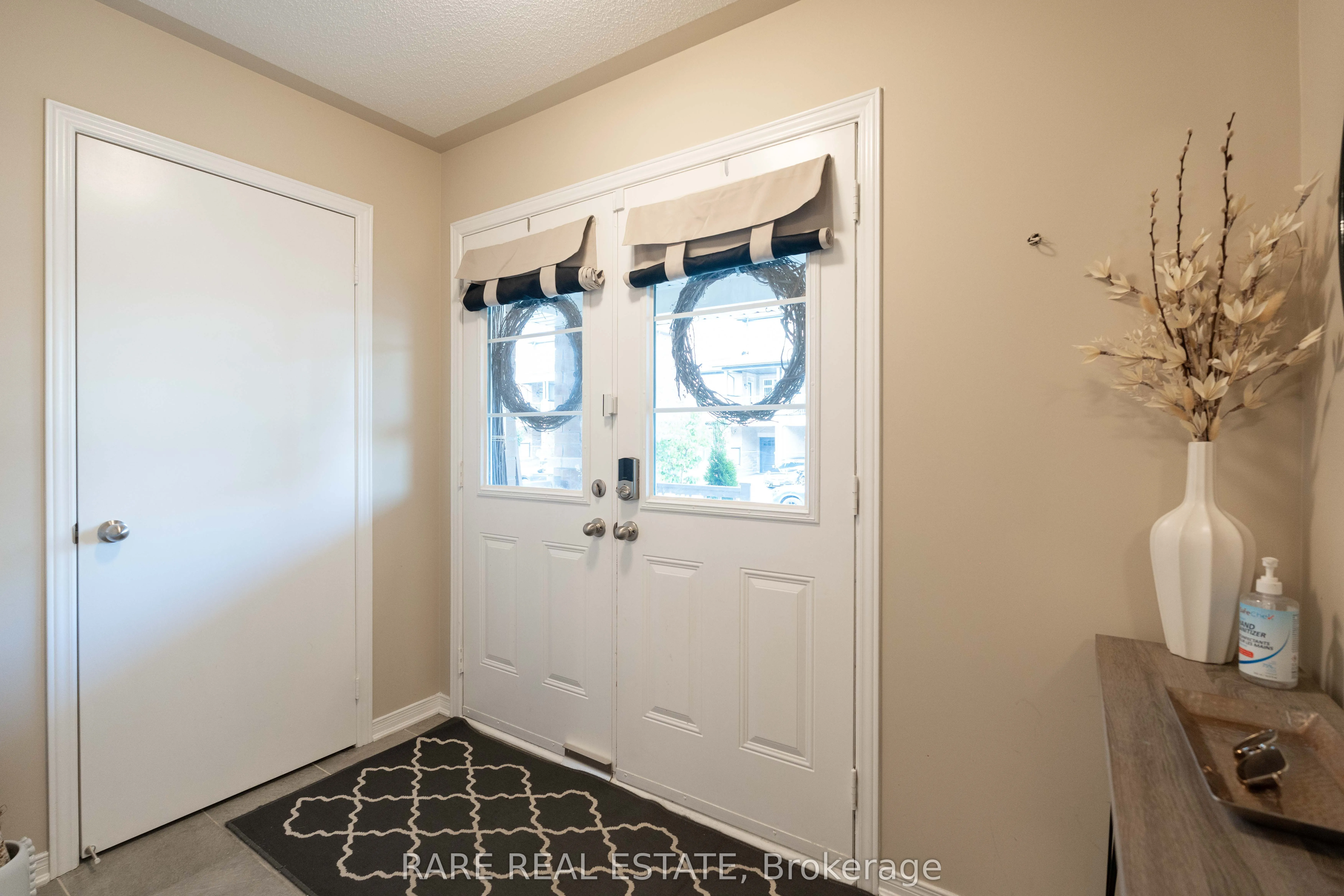 8 Lowes Hill Circle