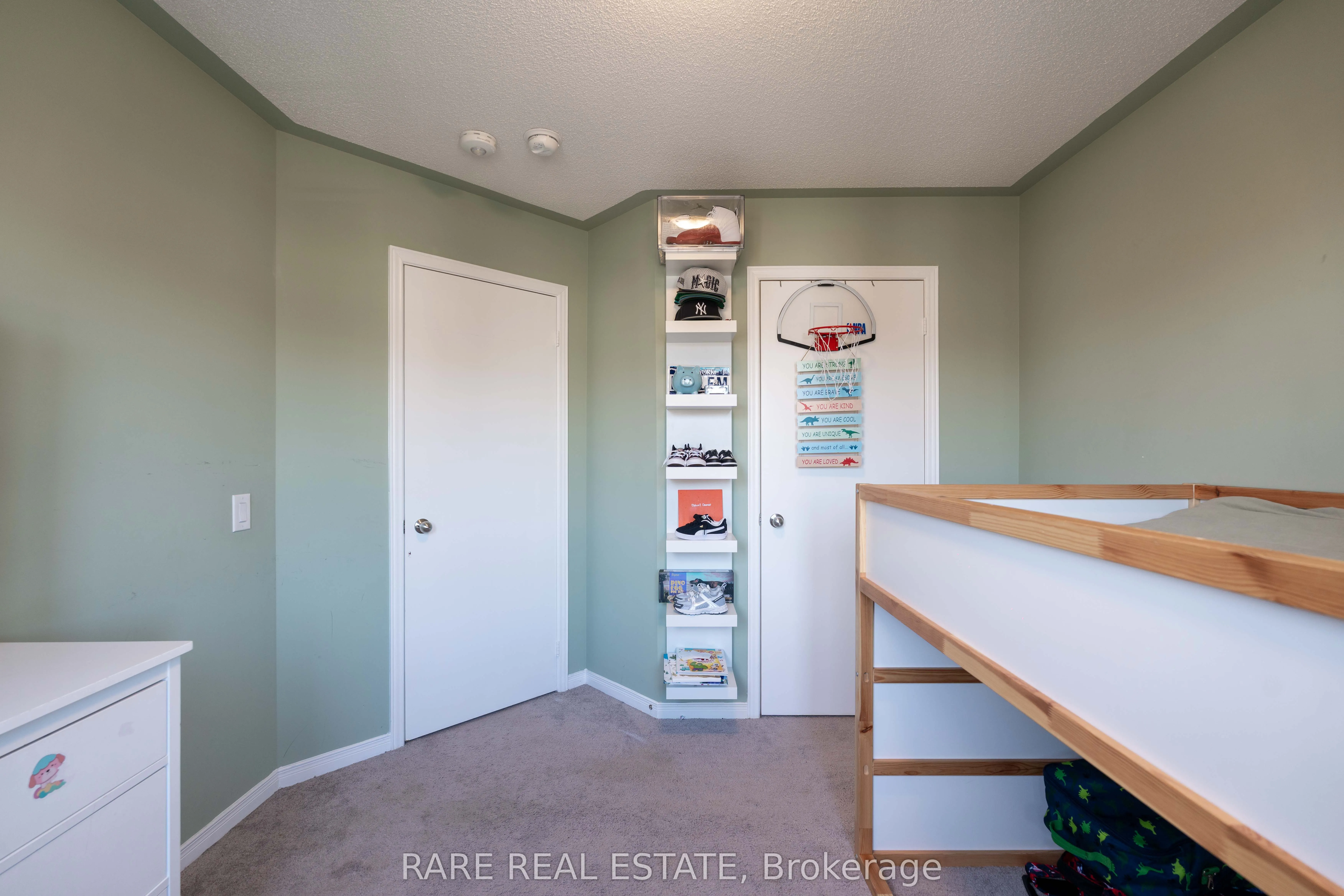 8 Lowes Hill Circle