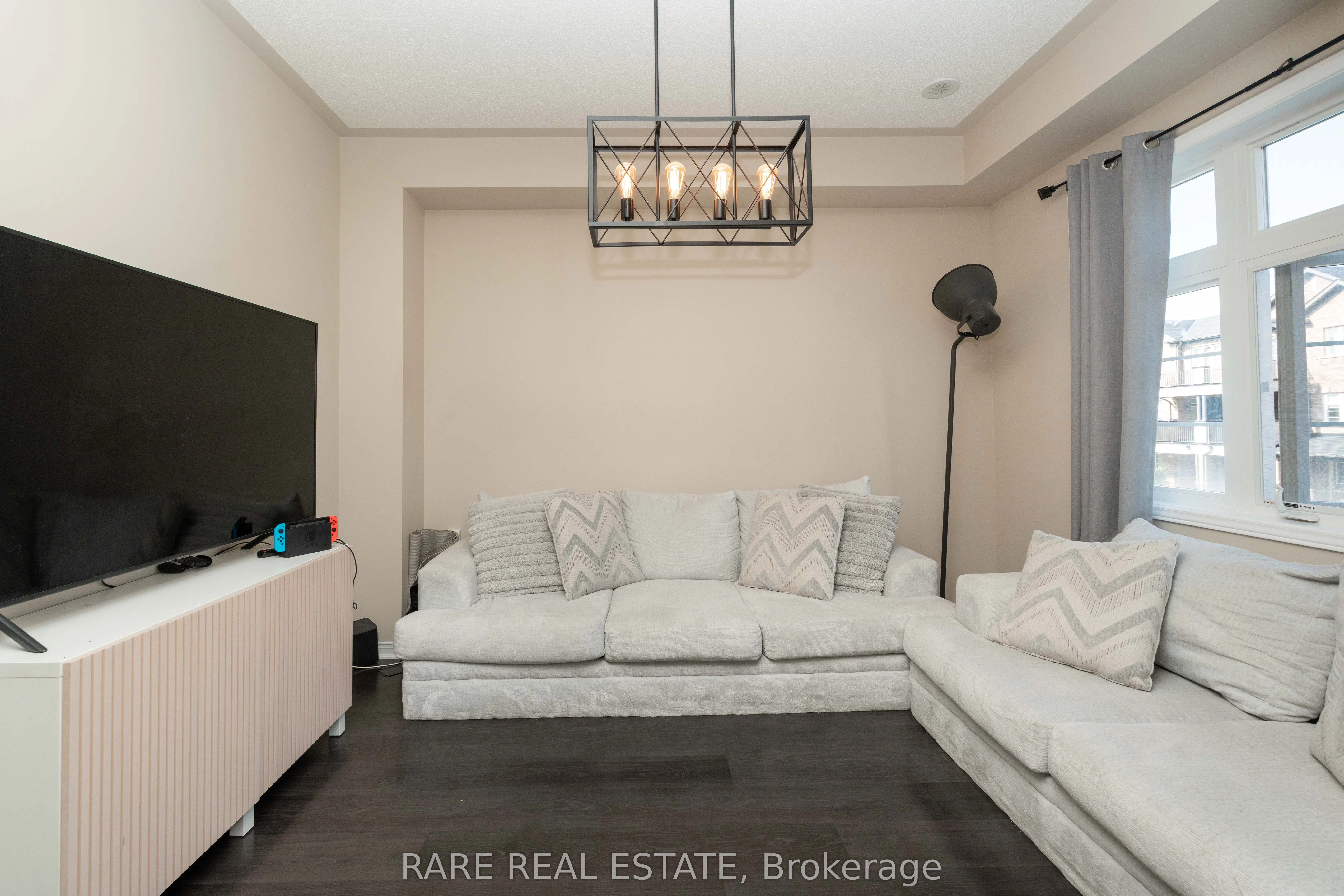 8 Lowes Hill Circle