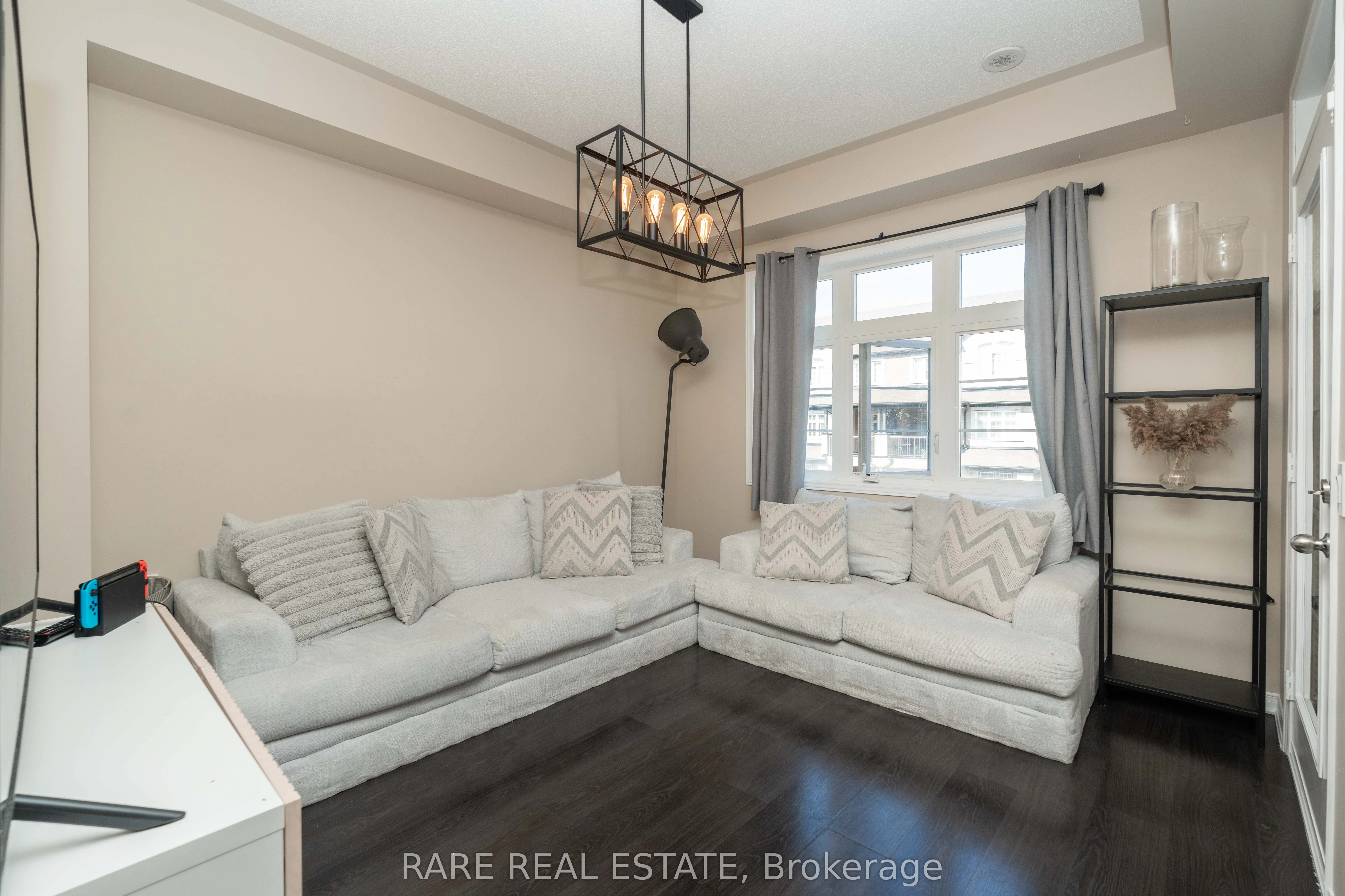8 Lowes Hill Circle