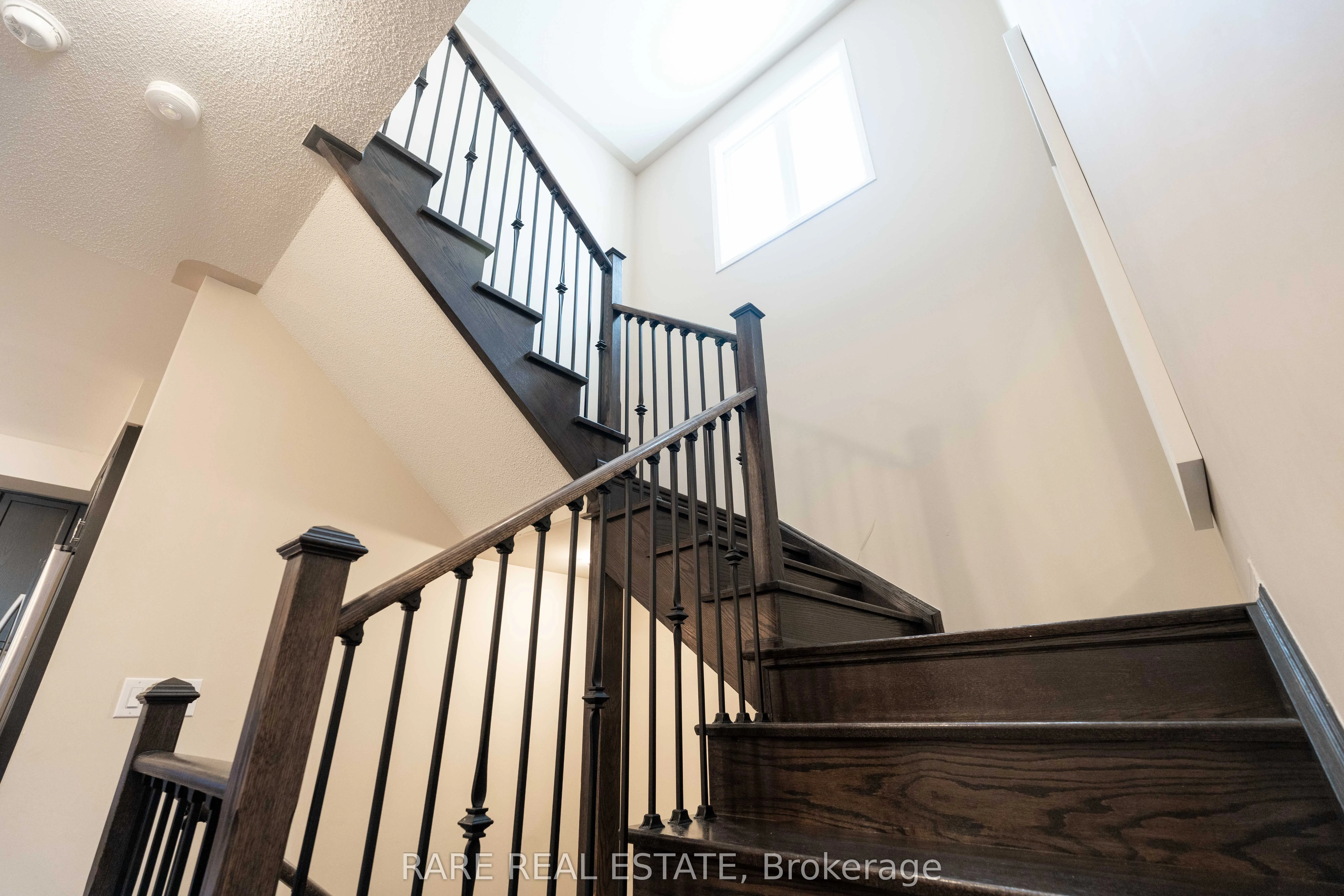 8 Lowes Hill Circle