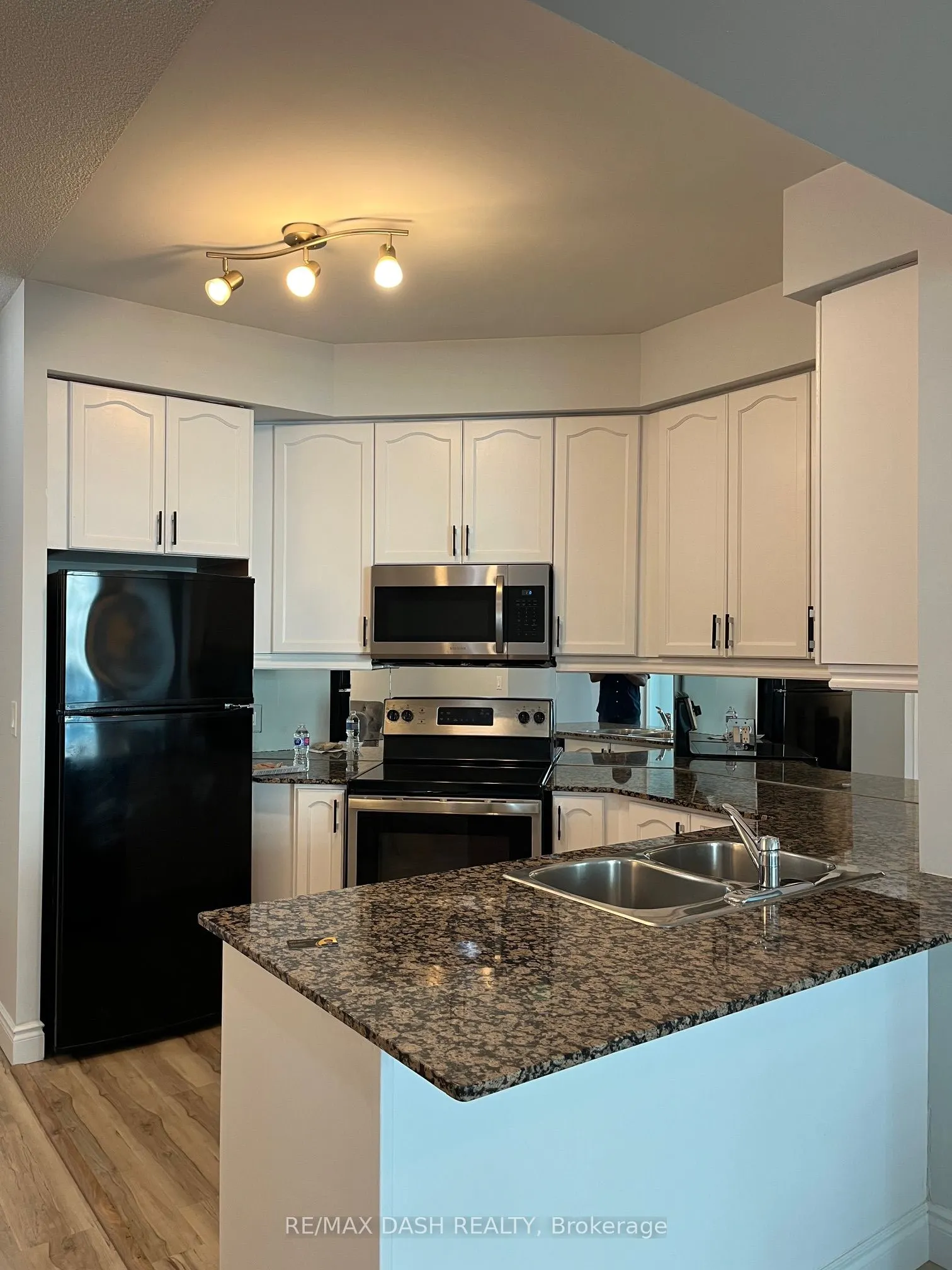 80 Absolute Avenue, #2007