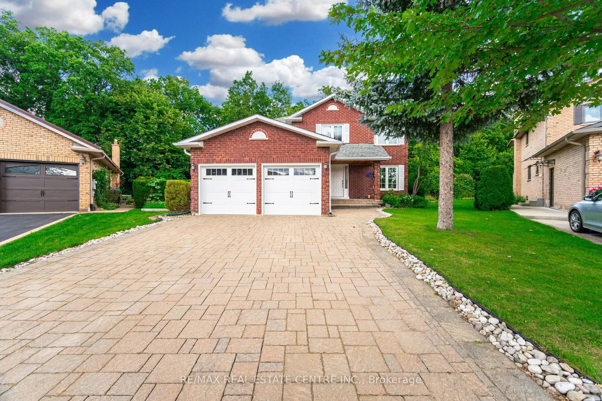 20 Woodbury Court