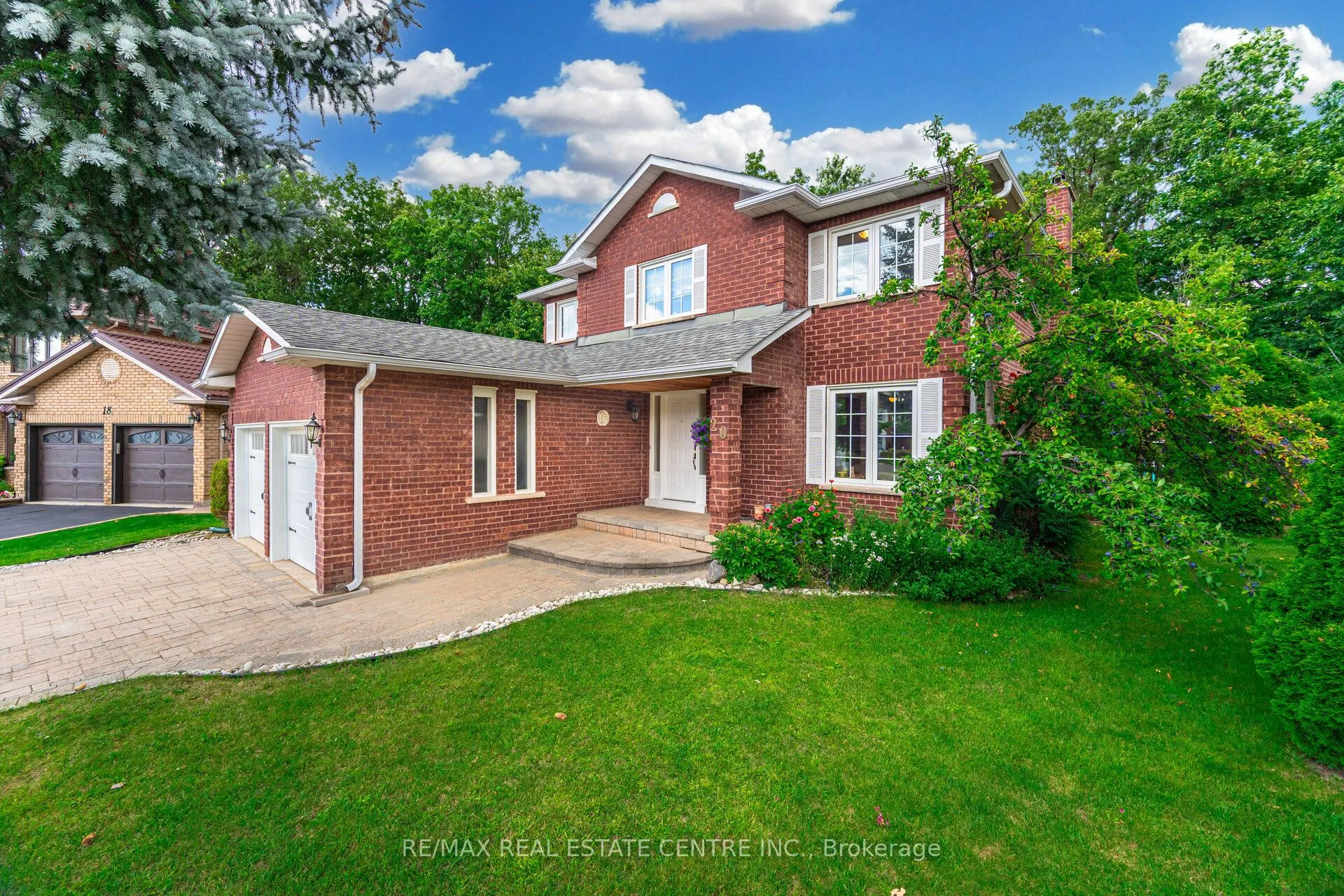 20 Woodbury Court