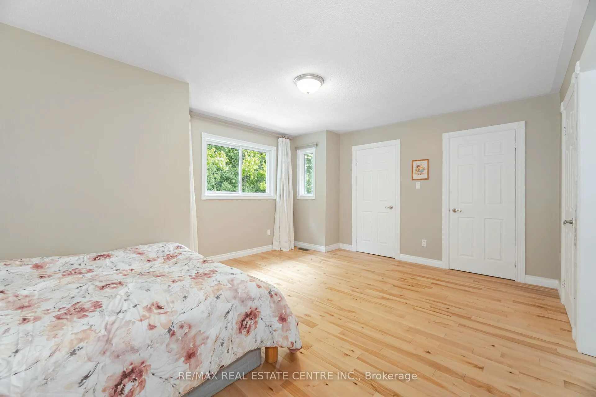 20 Woodbury Court