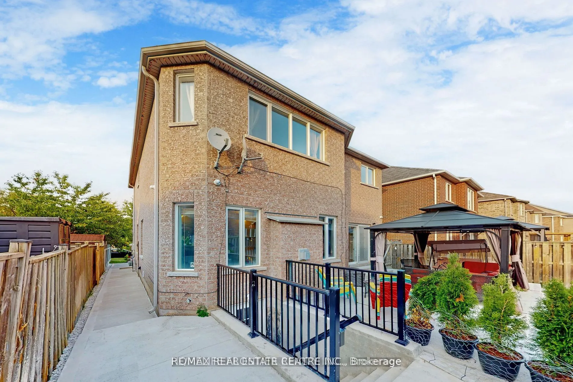 5186 Doubletree Drive, #(MAIN FLOOR)