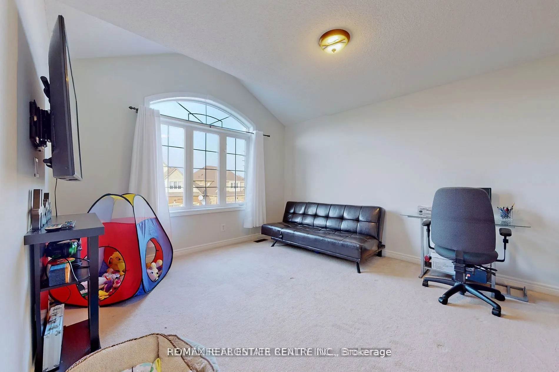 5186 Doubletree Drive, #(MAIN FLOOR)