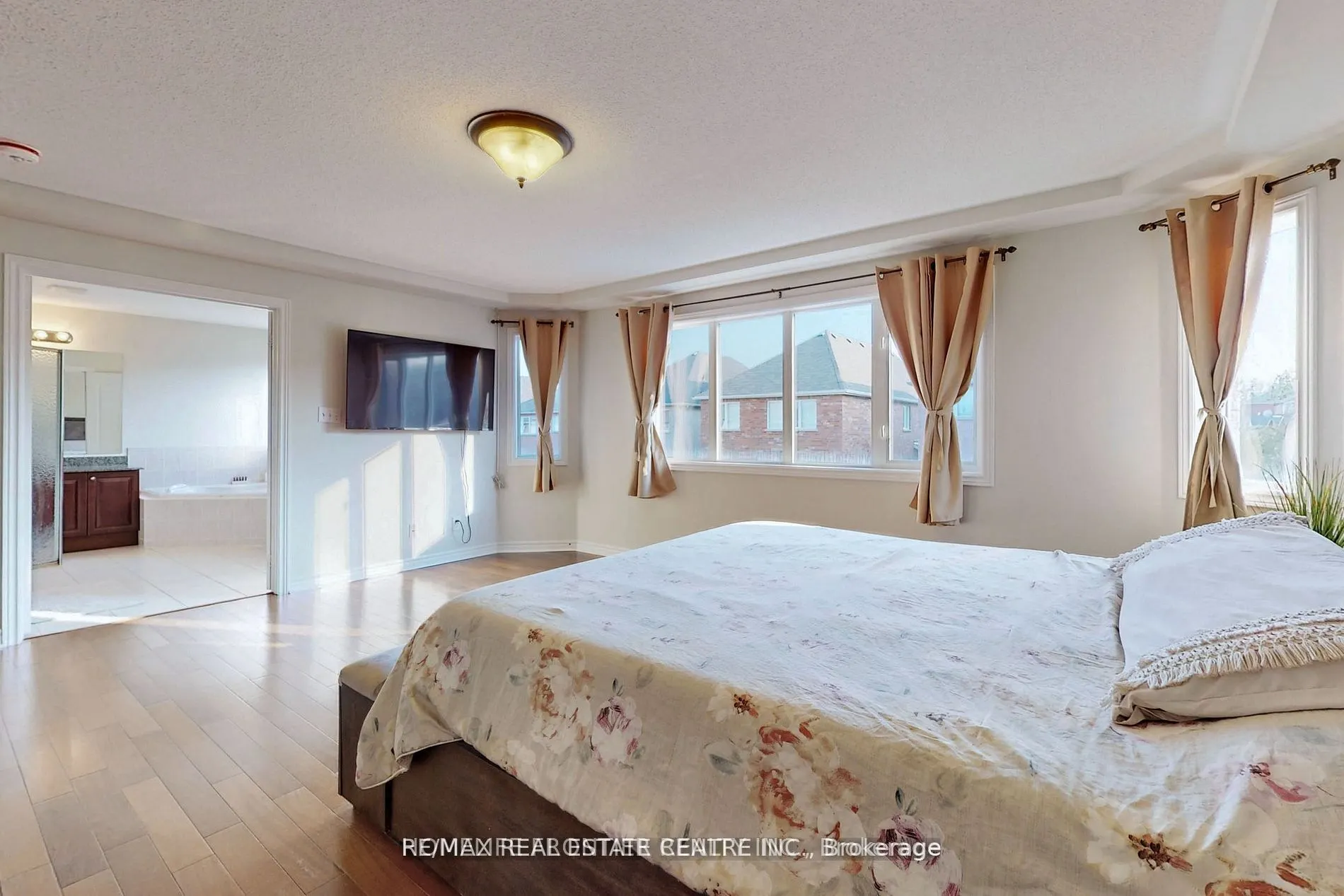 5186 Doubletree Drive, #(MAIN FLOOR)