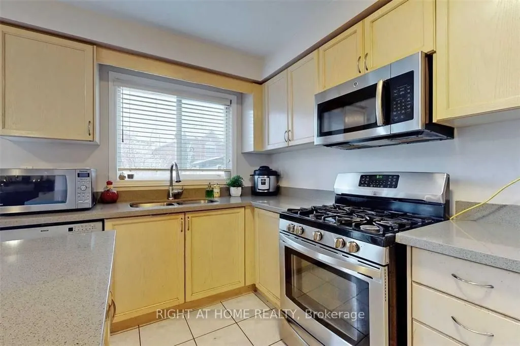 3256 Equestrian Crescent S, #UPPER