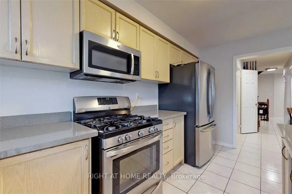 3256 Equestrian Crescent S, #UPPER