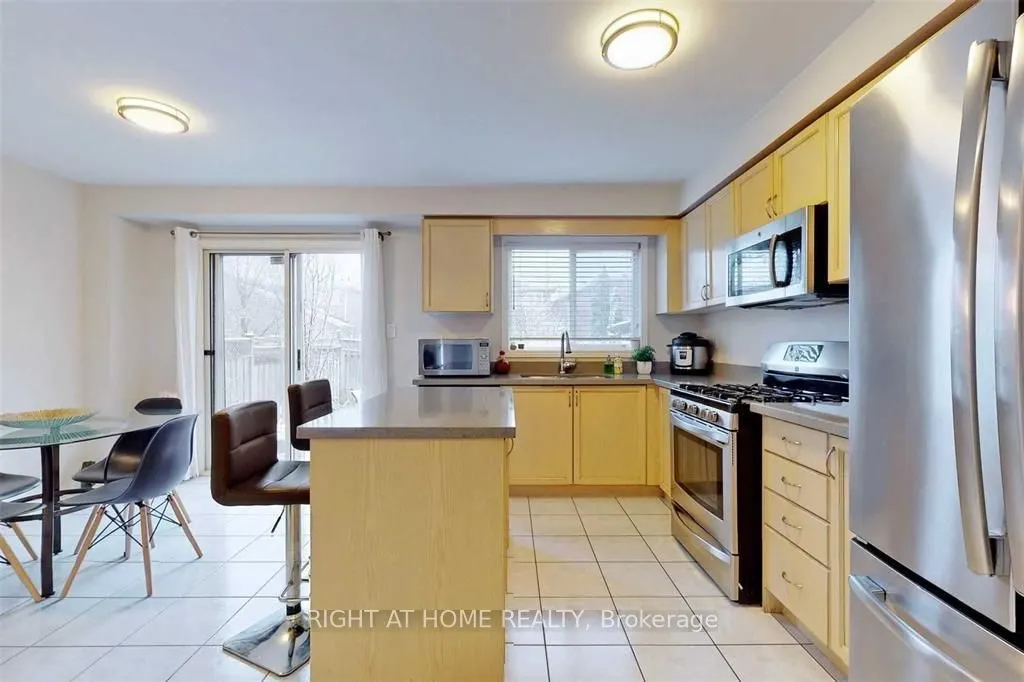 3256 Equestrian Crescent S, #UPPER