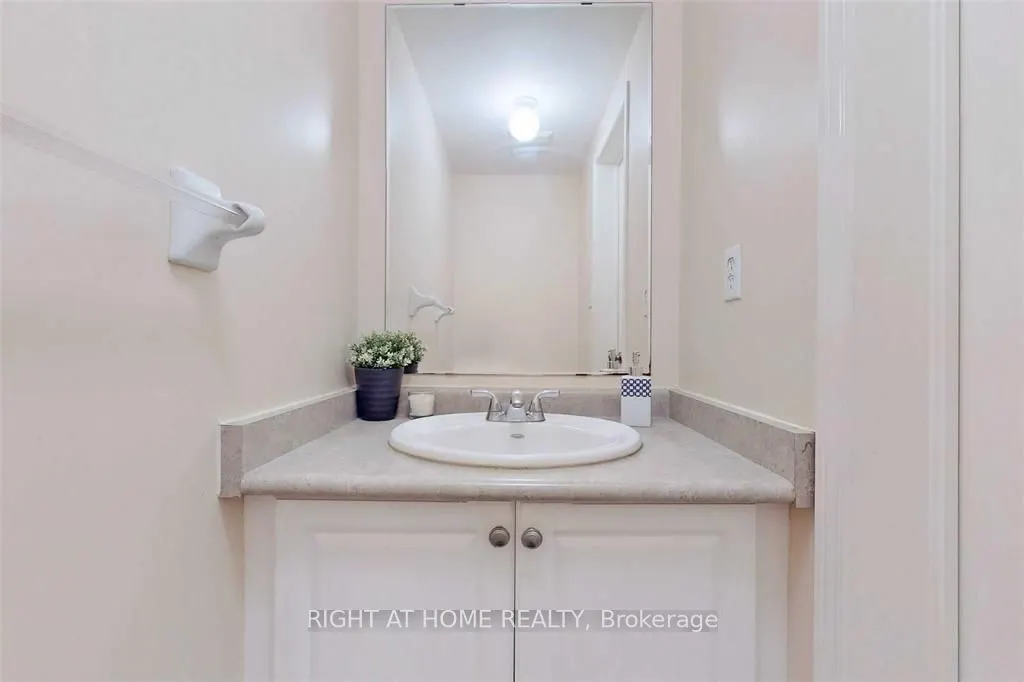 3256 Equestrian Crescent S, #UPPER