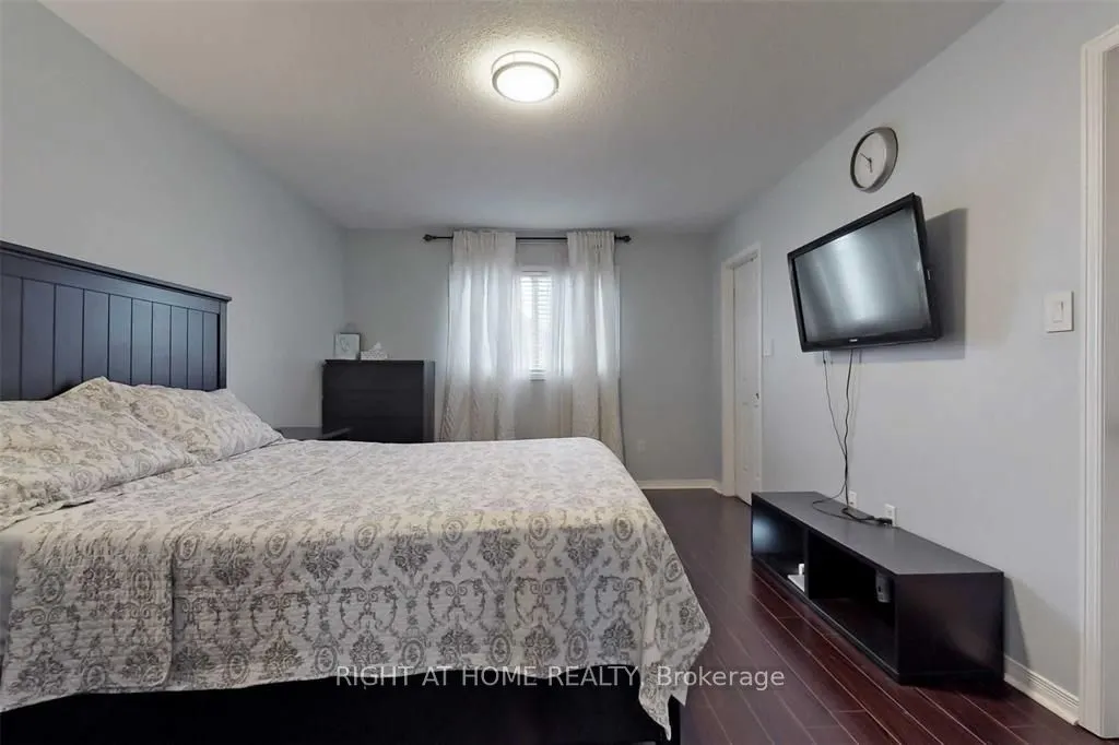 3256 Equestrian Crescent S, #UPPER