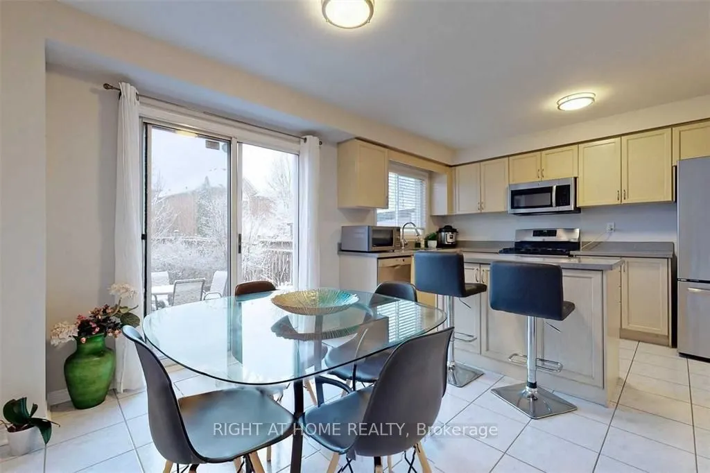3256 Equestrian Crescent S, #UPPER