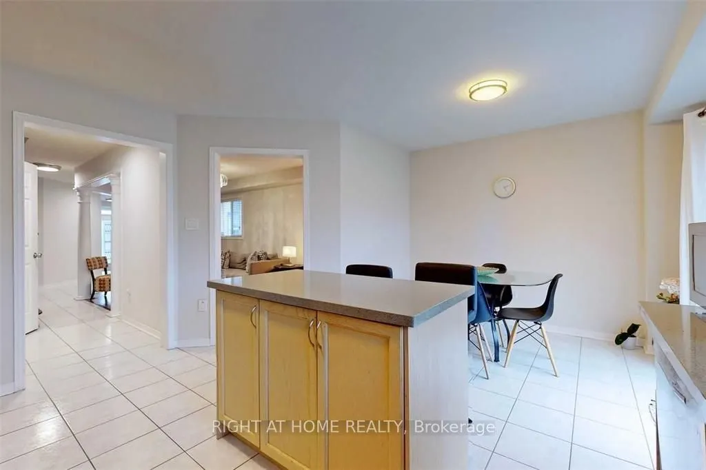 3256 Equestrian Crescent S, #UPPER