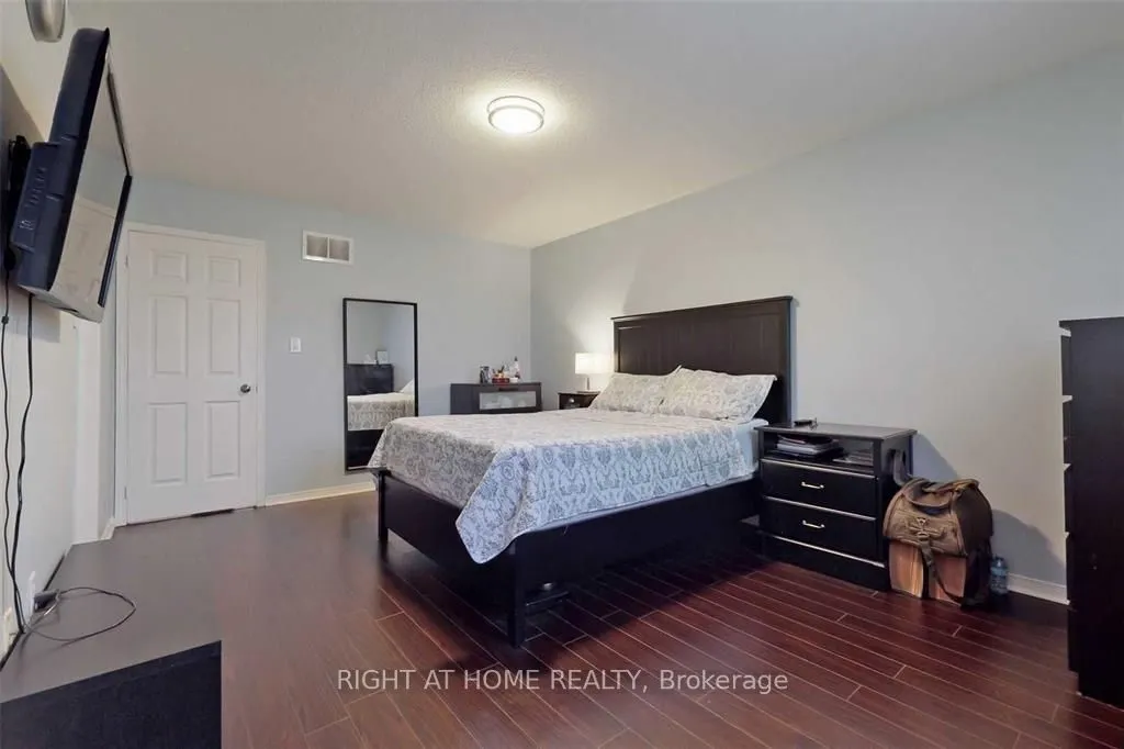 3256 Equestrian Crescent S, #UPPER