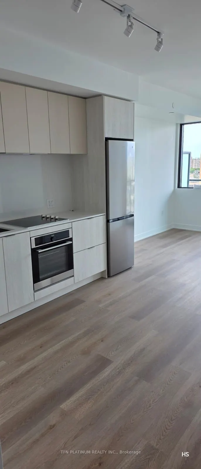 89 Dundas Street W, #1021