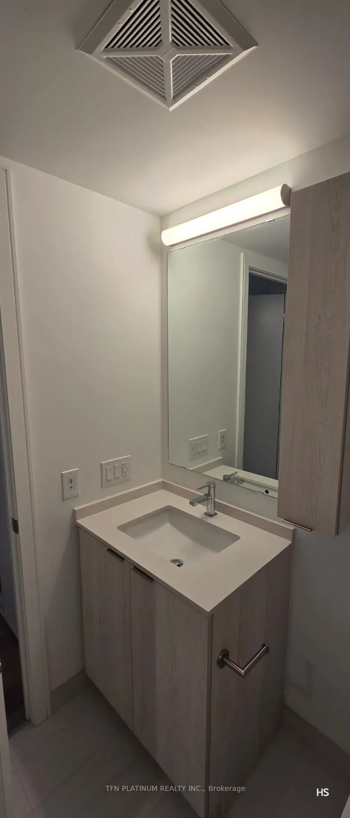 89 Dundas Street W, #1021