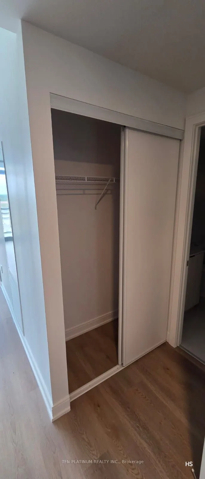 89 Dundas Street W, #1021