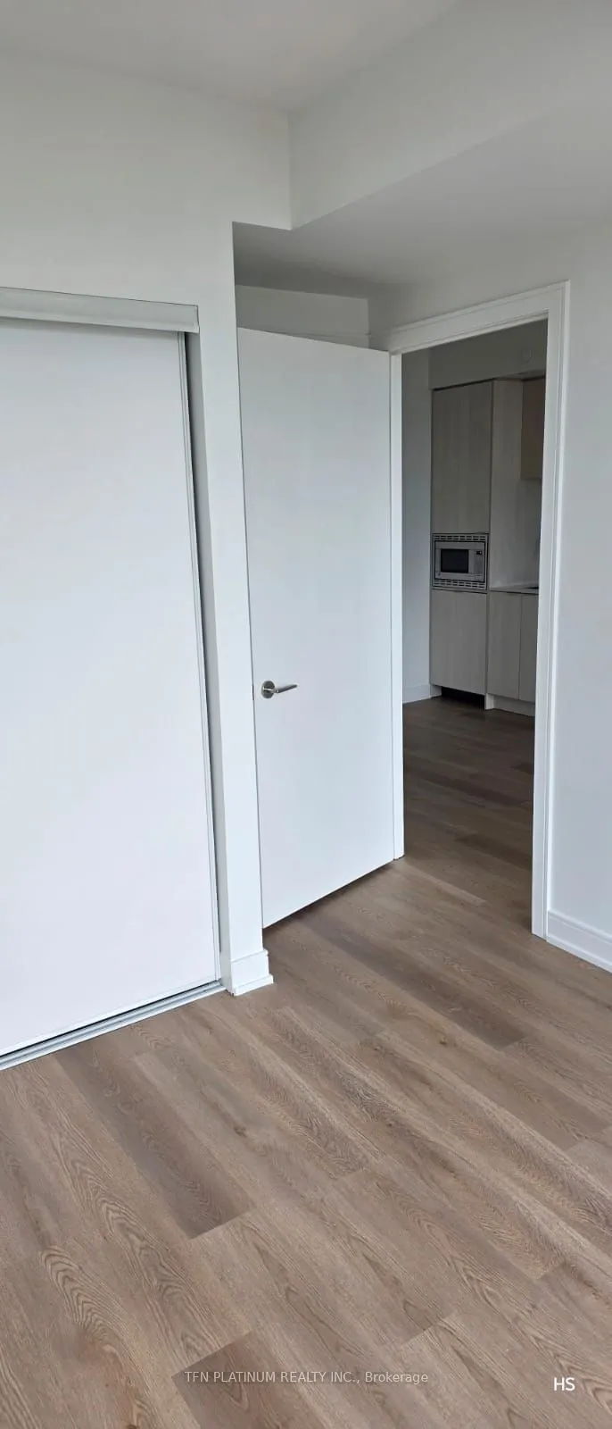 89 Dundas Street W, #1021