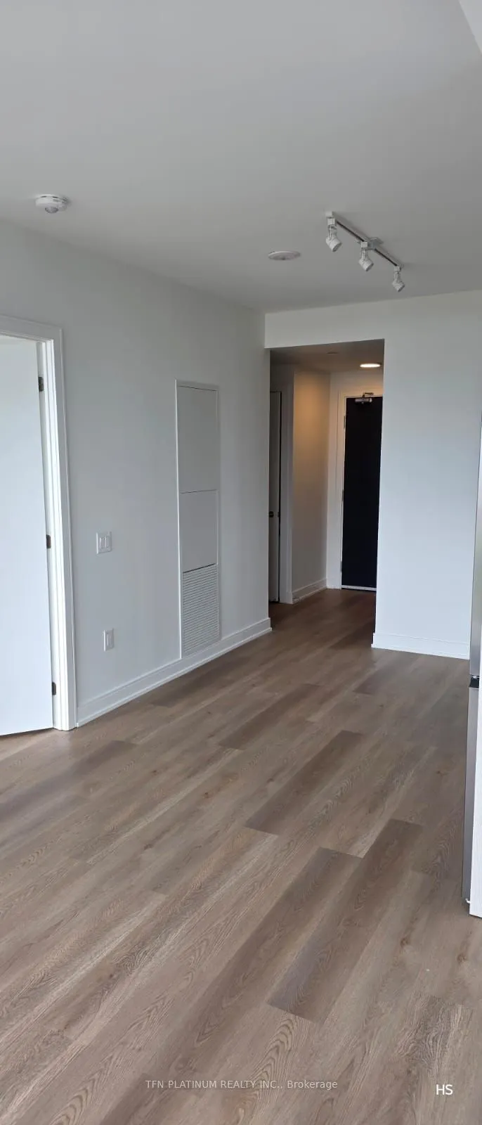 89 Dundas Street W, #1021