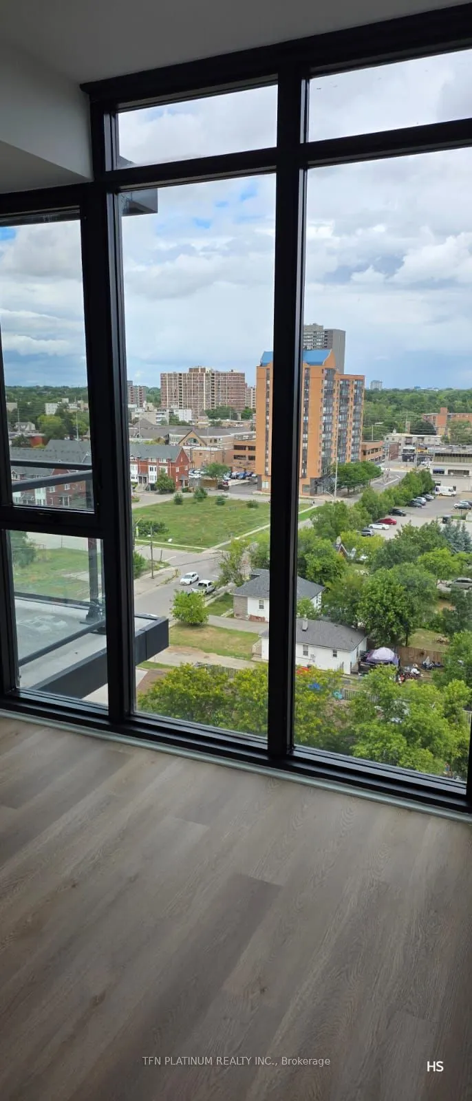 89 Dundas Street W, #1021