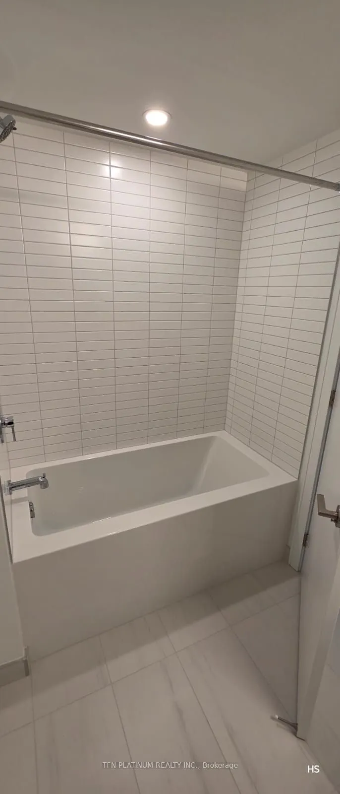 89 Dundas Street W, #1021