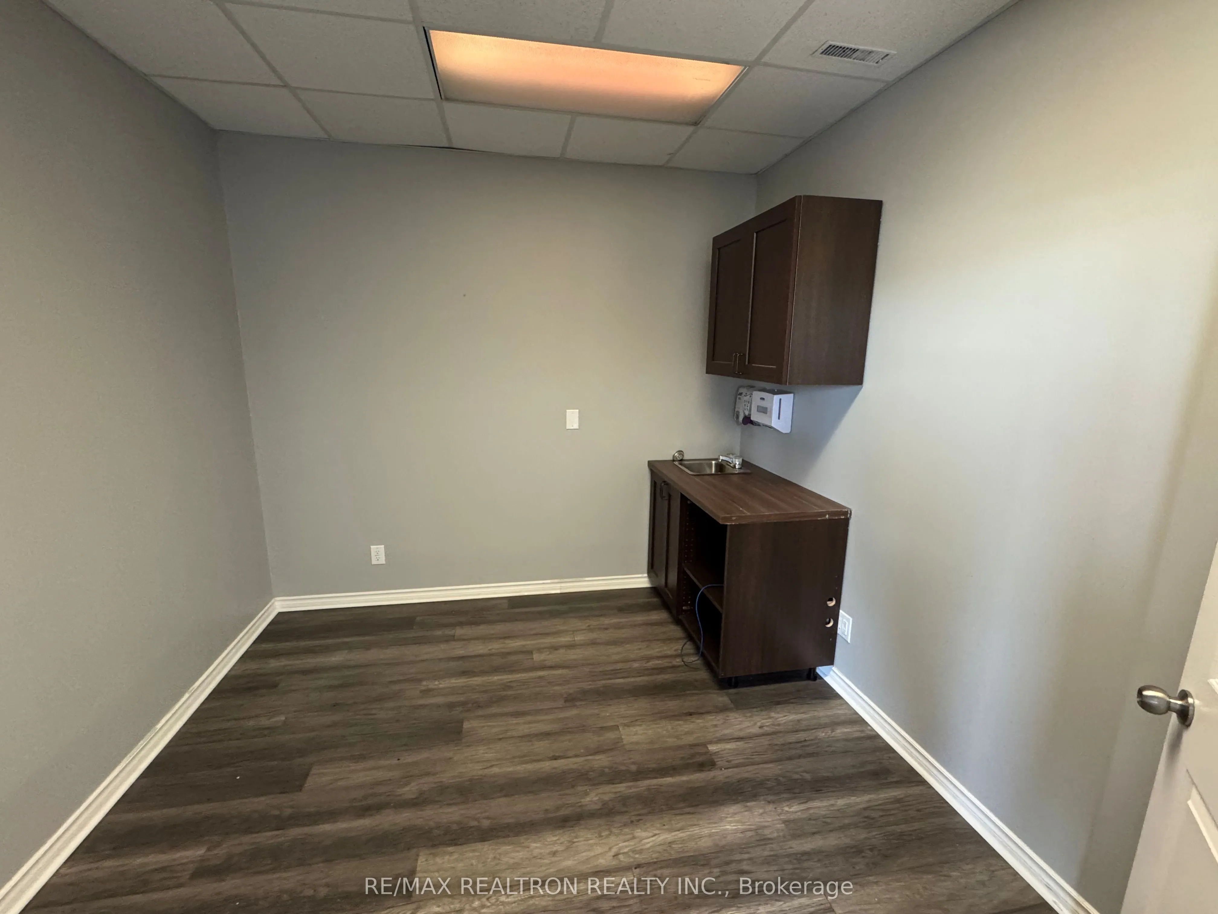 3471 Lake Shore Boulevard W