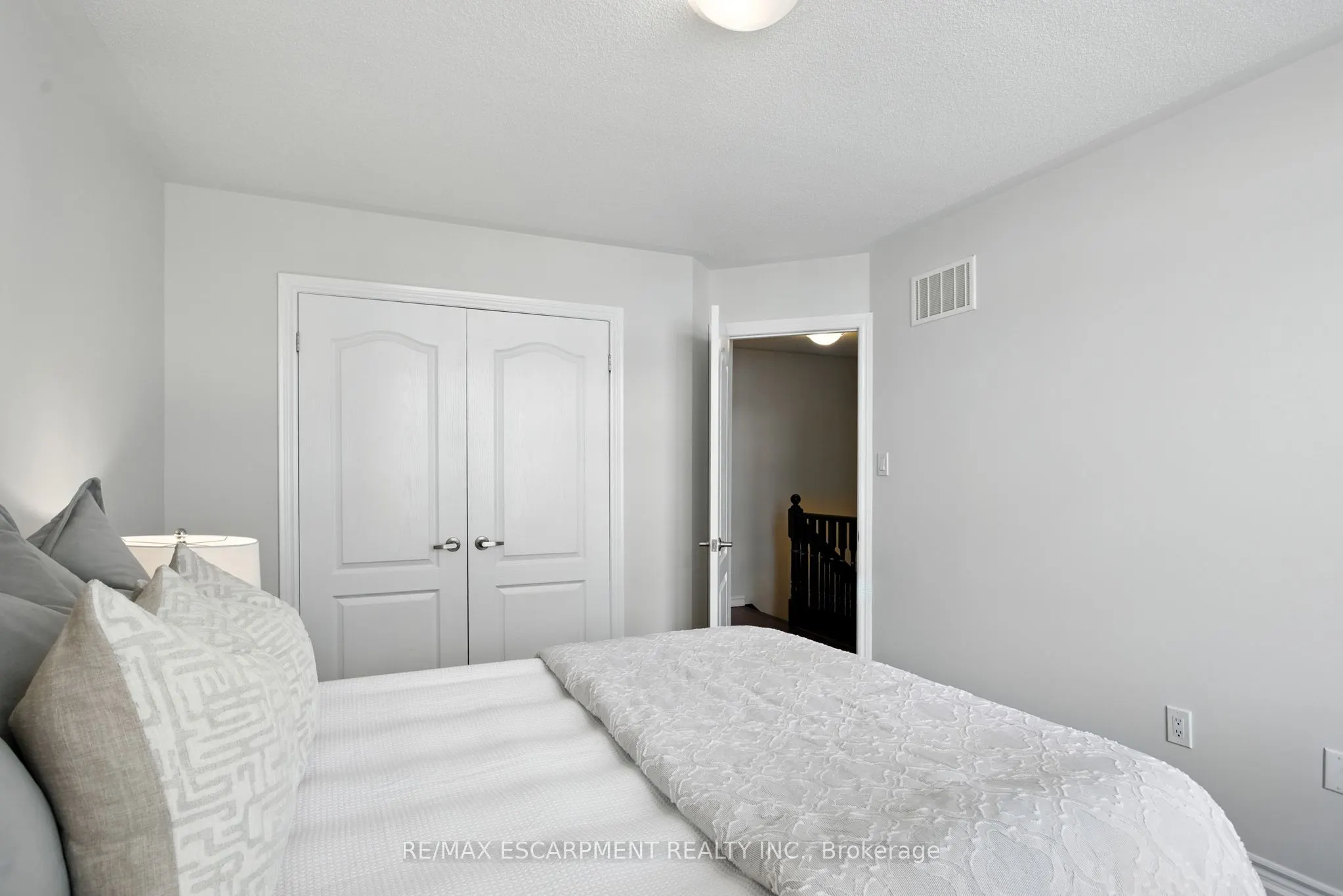 2570 Grand Oak Trail