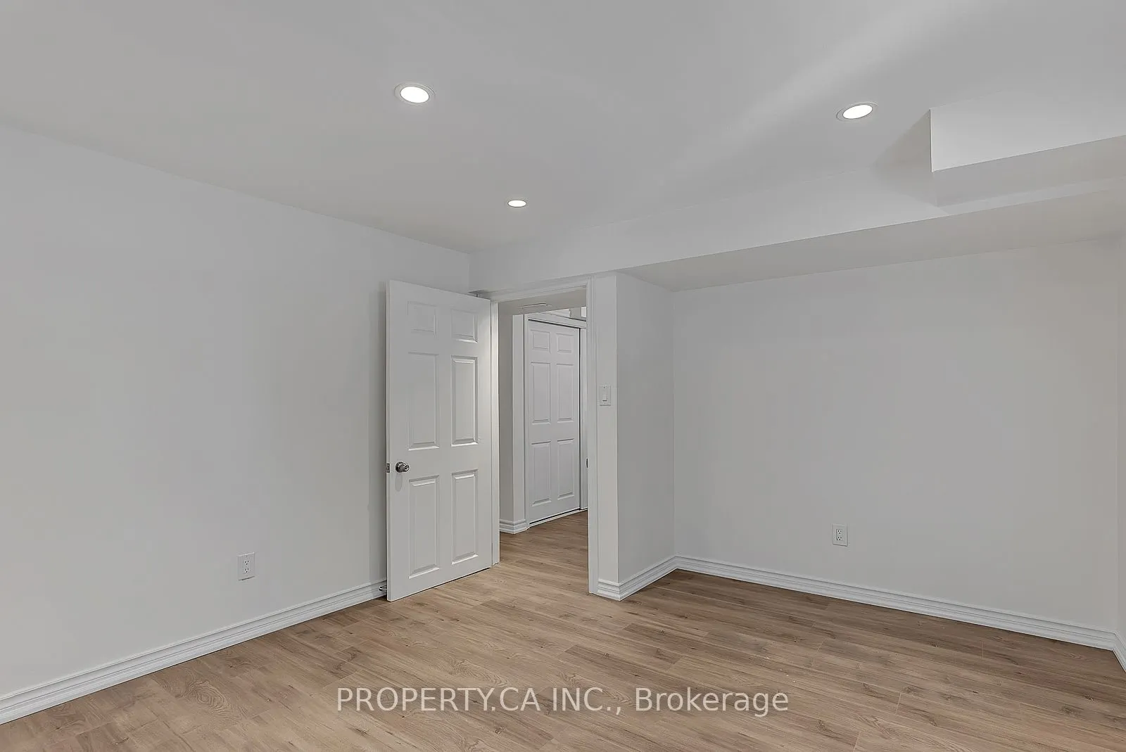 3788 Forest Bluff Crescent, #Lower